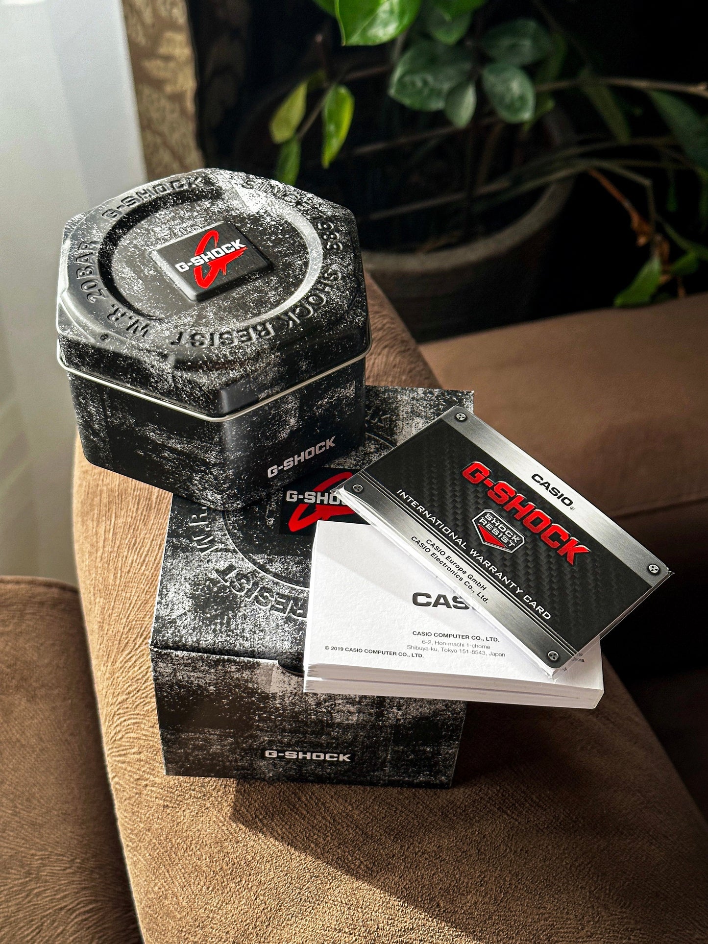 G-SHOCK CasiOak Crno bronzana - sa srebrnim brojčanikom sata