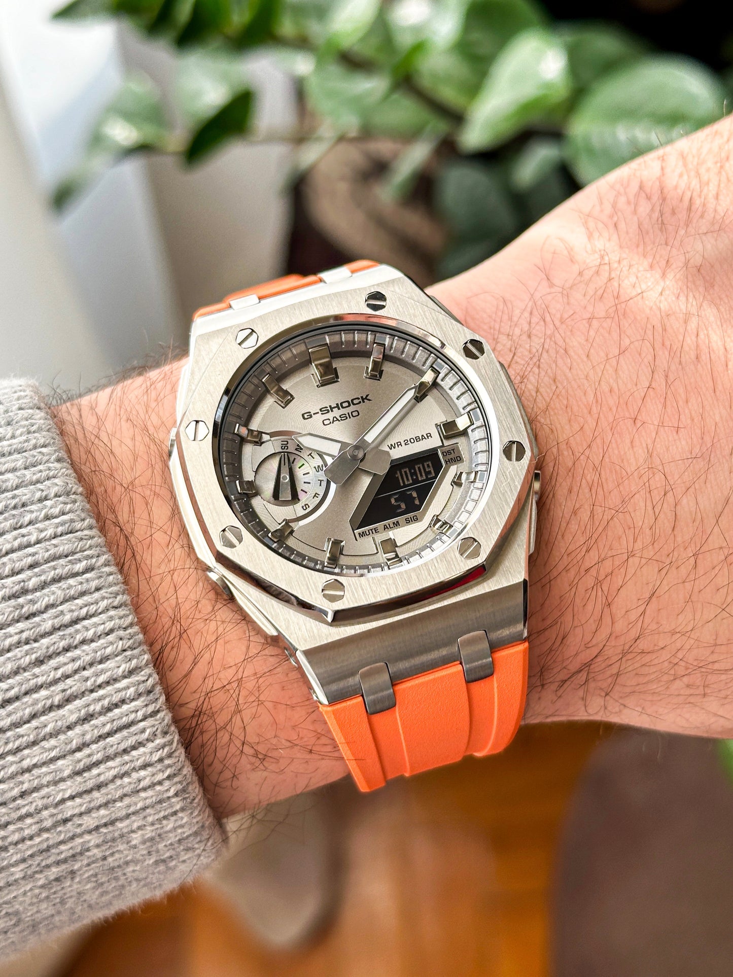 G-SHOCK CasiOak Narandžasto srebrna - sa srebrnim brojčanikom sata