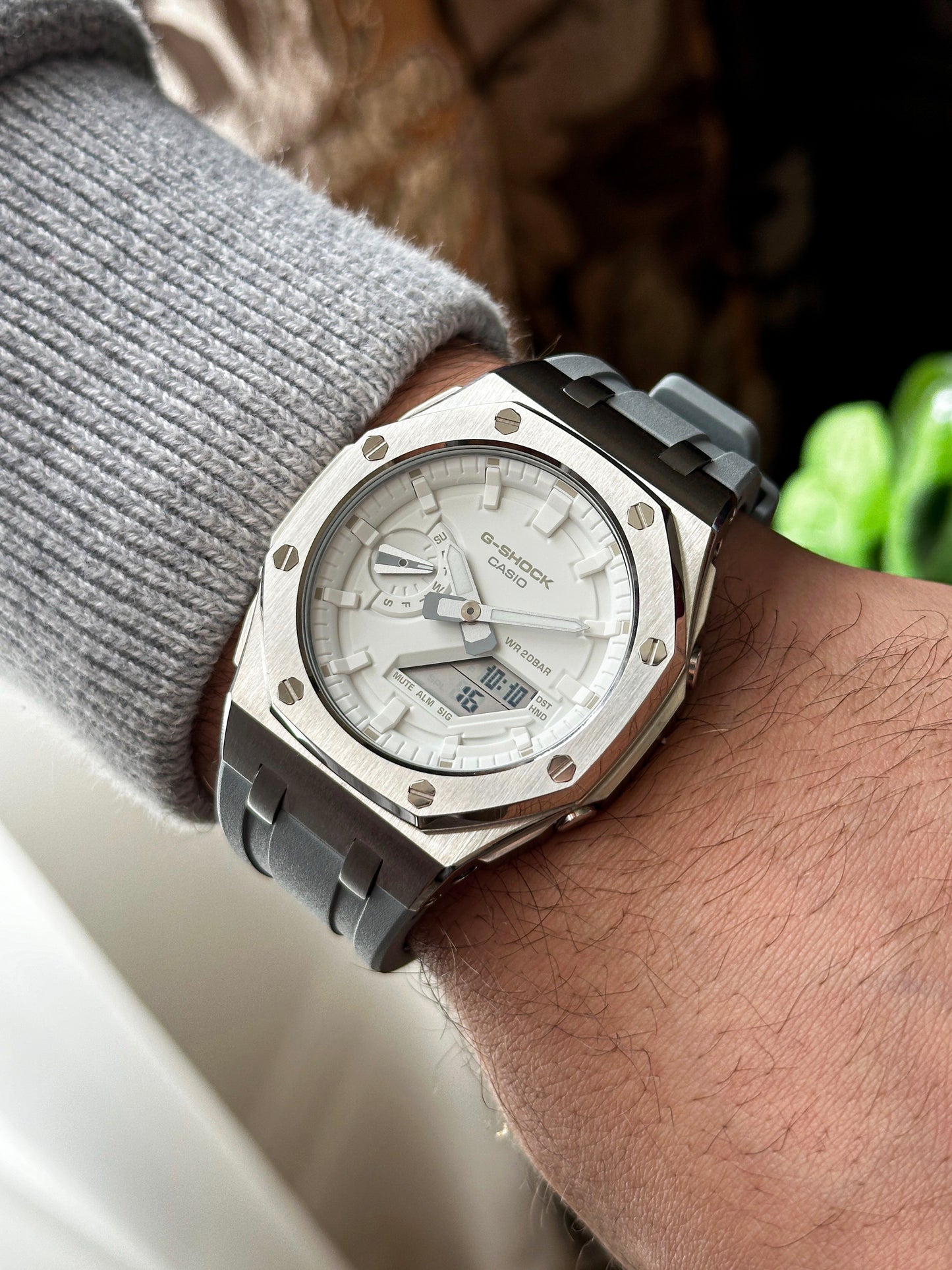 G-SHOCK CasiOak Sivo srebrna - sa belimbrojčanikom sata