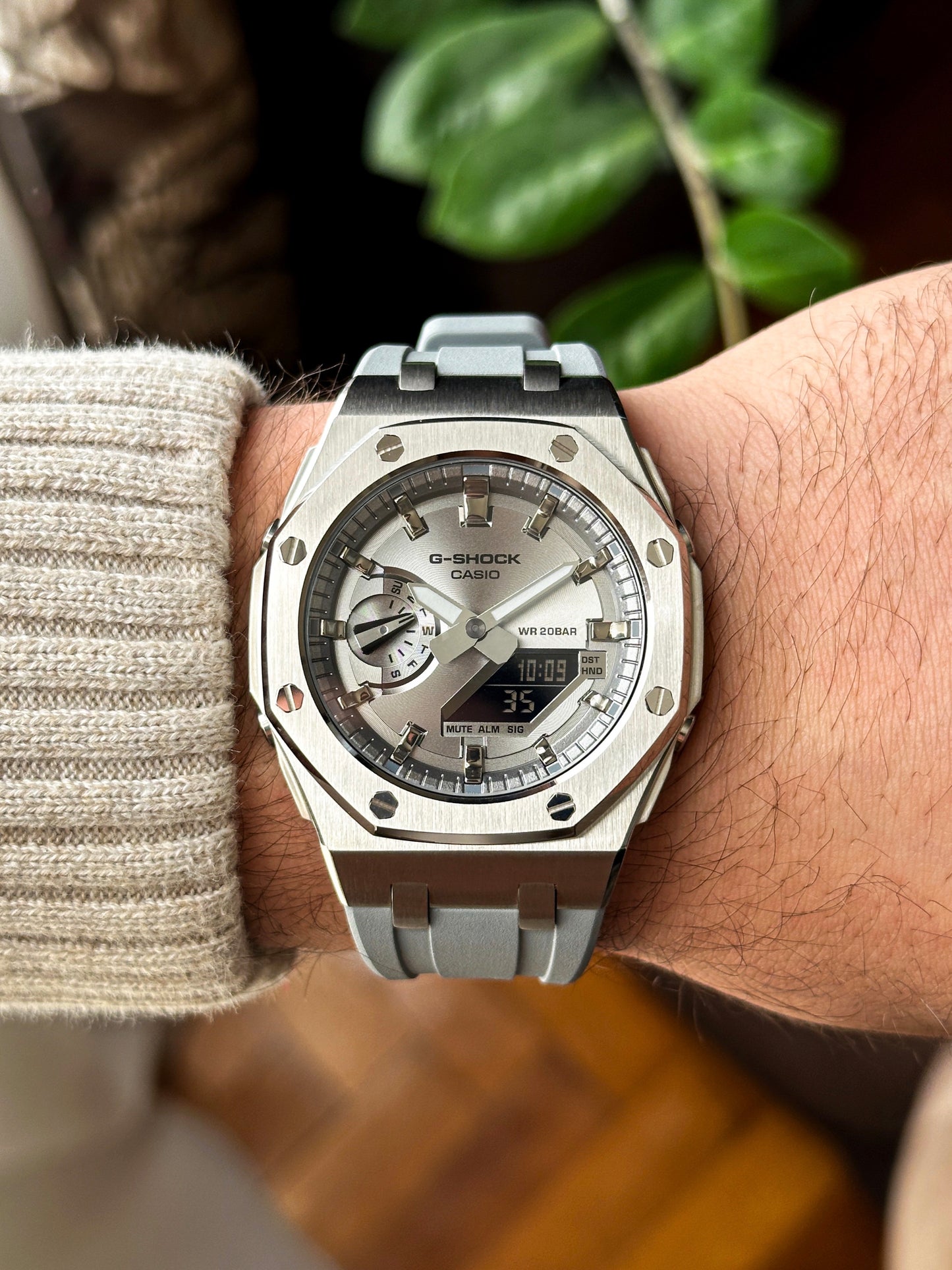 G-SHOCK CasiOak Sivo srebrna - sa srebrnim brojčanikom sata