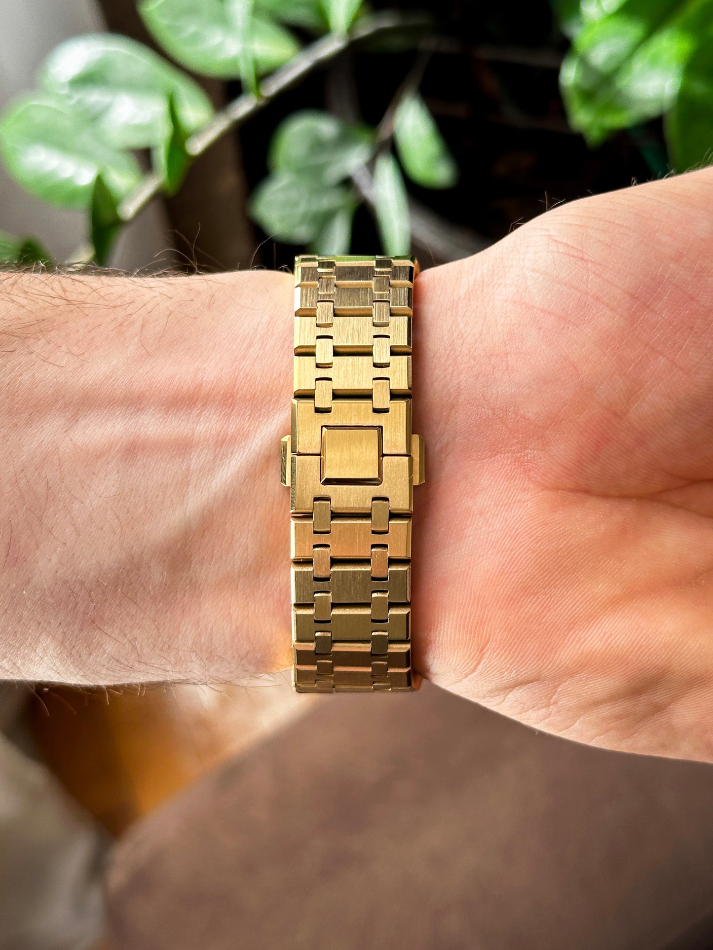 G-SHCOK CasiOak Potpuno zlatan - sa crno belim brojčanikom sata