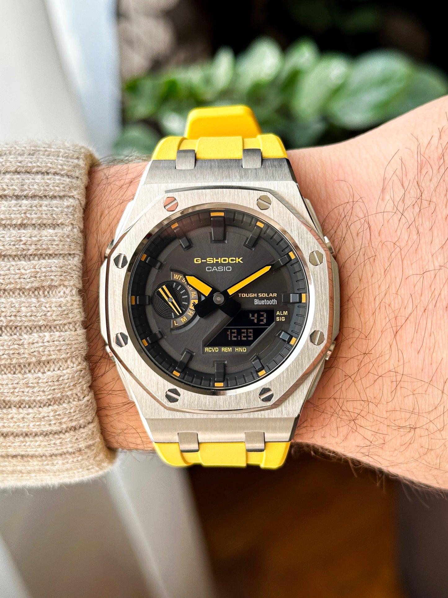 G-SHOCK CasiOak Žuto srebrna - sa crno žutim brojčanikom sata (bt veza)