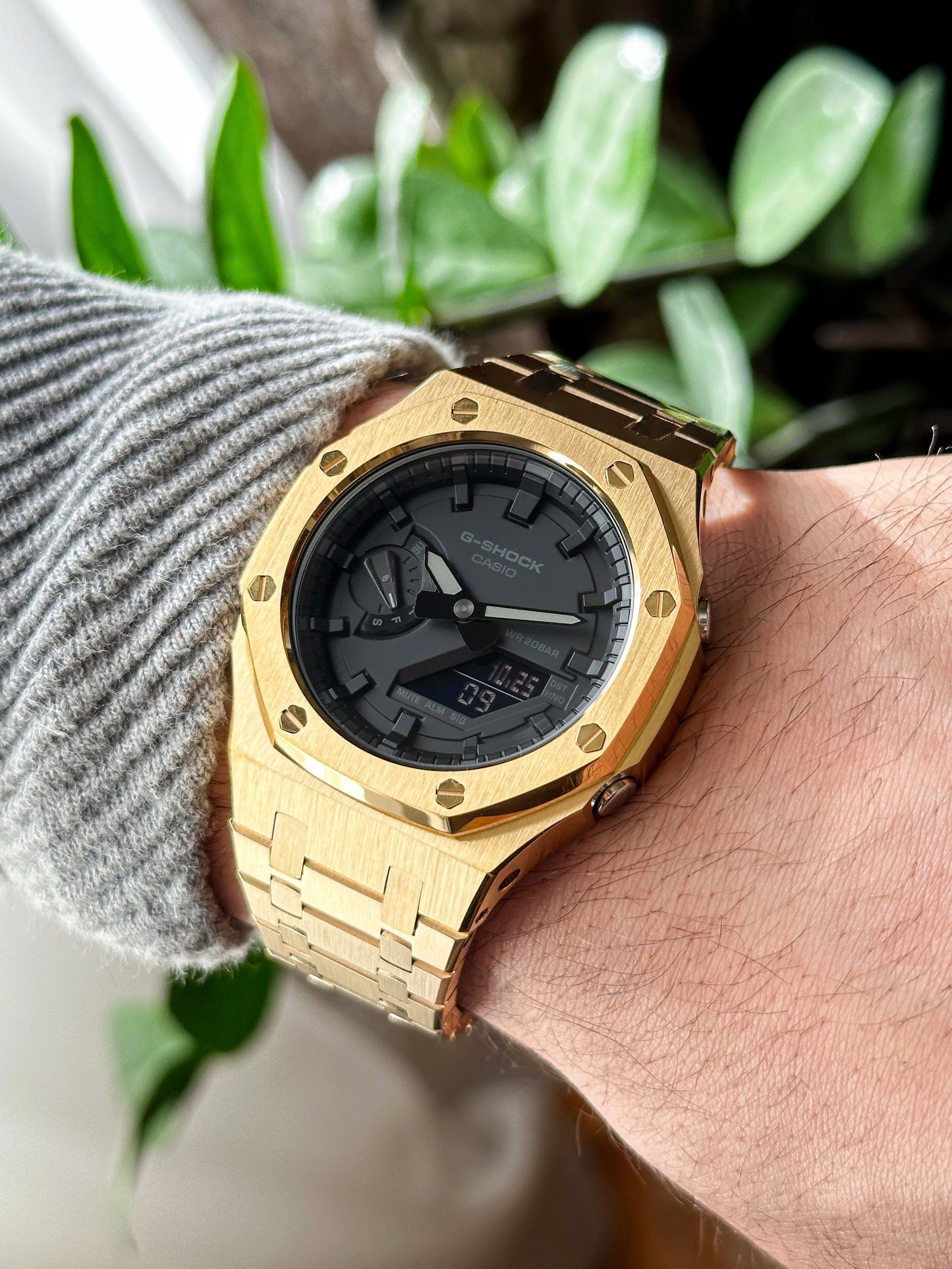 G-SHCOK CasiOak Potpuno zlatan - sa crnim brojčanikom sata