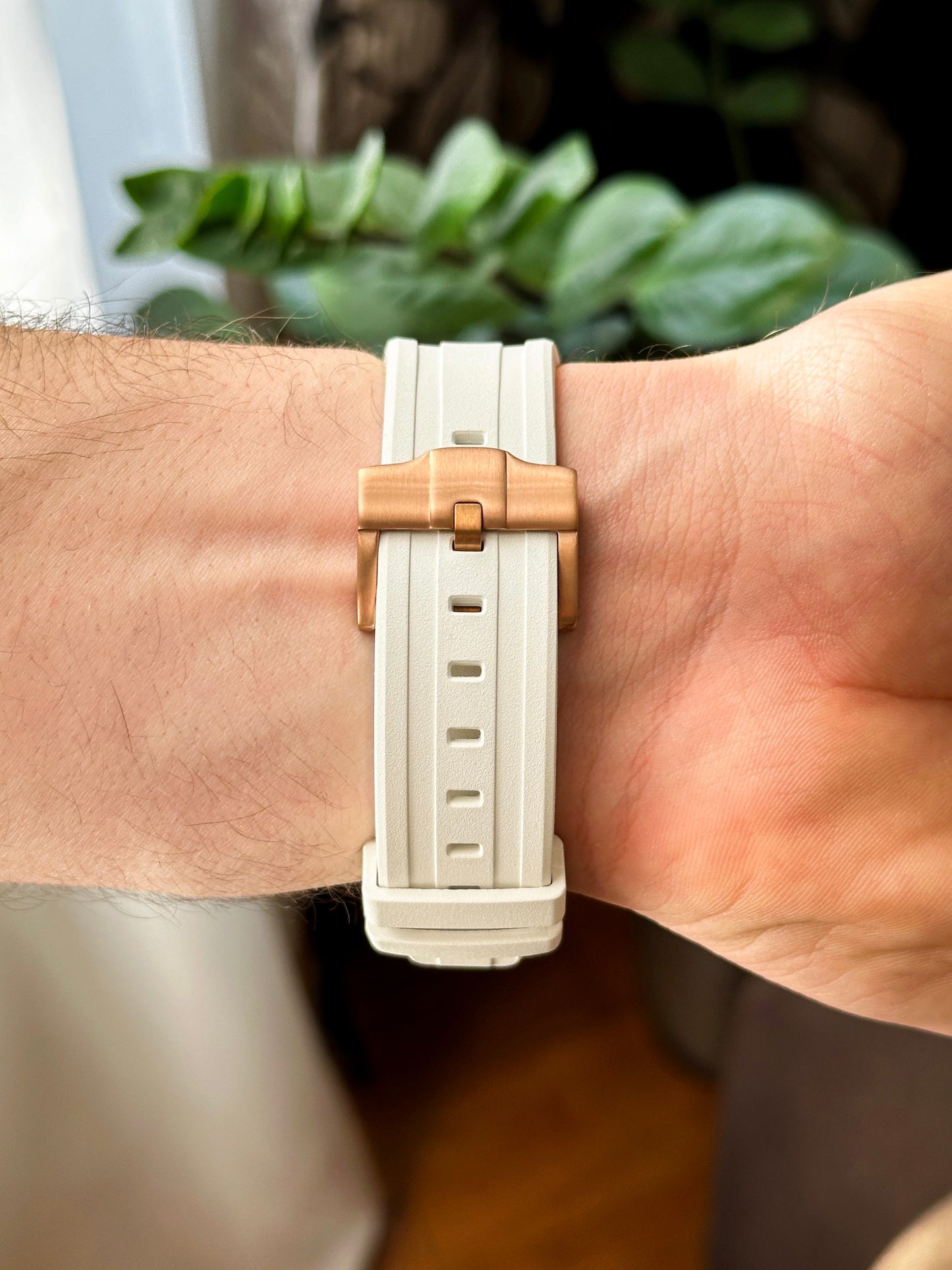 G-SHOCK CasiOak Belo bronzana - sa belim brojčanikom sata