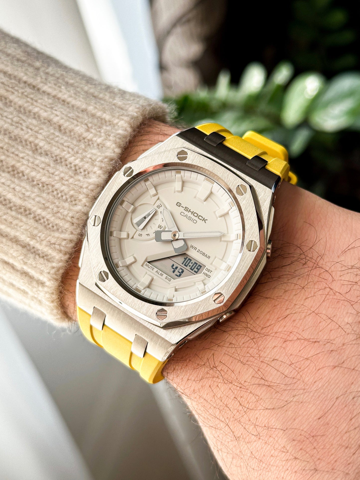 G-SHOCK CasiOak Žuto srebrna - sa belim brojčanikom sata