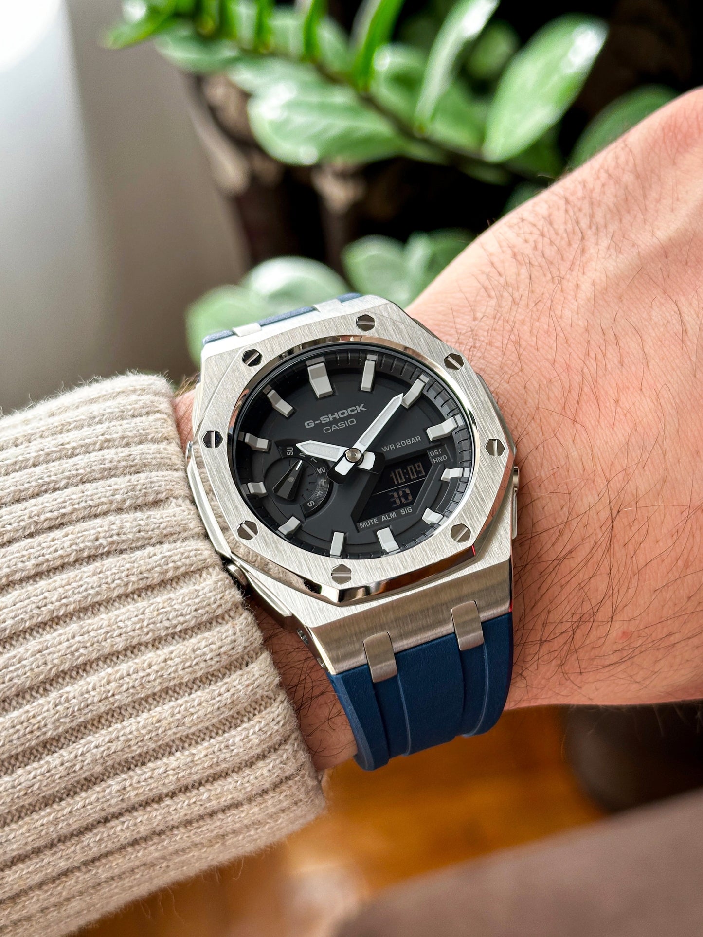 G-SHOCK CasiOak  Teget srebrna - sa crno belim brojčanikom sata