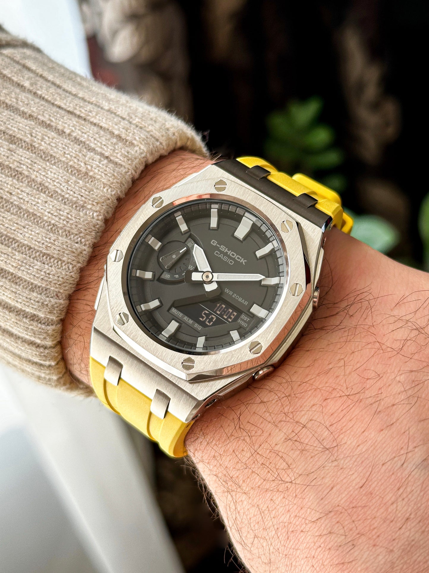 G-SHOCK CasiOak  Žuto srebrna - sa crno belim brojčanikom sata