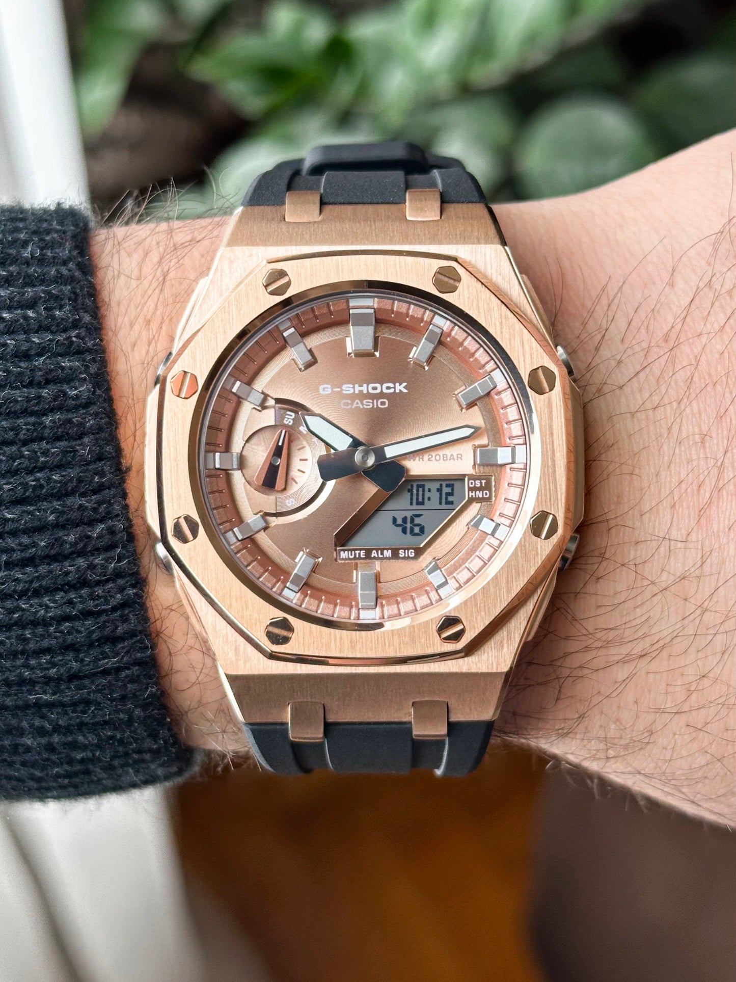G-SHOCK CasiOak Crno bronzana - sa srebrnim brojčanikom sata