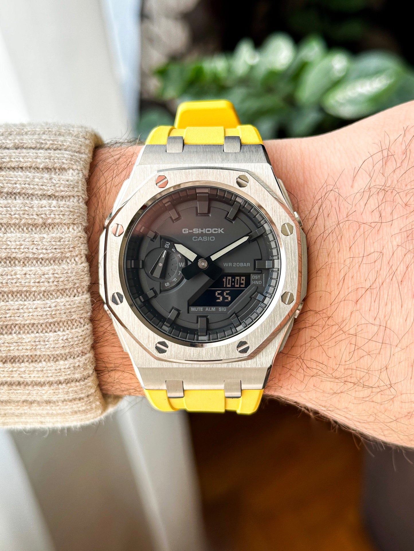 G-SHOCK CasiOak  Žuto srebrna - sa crnim brojčanikom sata