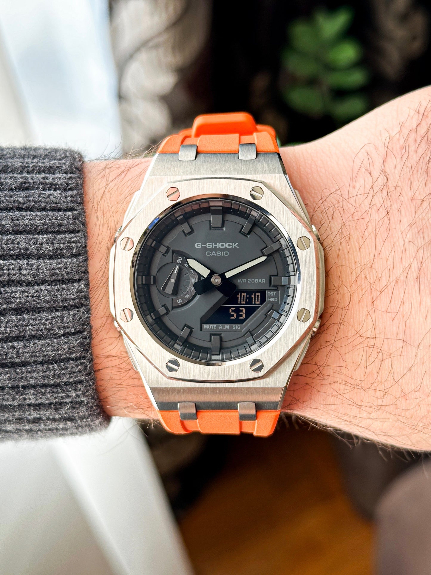 G-SHOCK CasiOak  Narandžasto srebrna - sa crnim brojčanikom sata