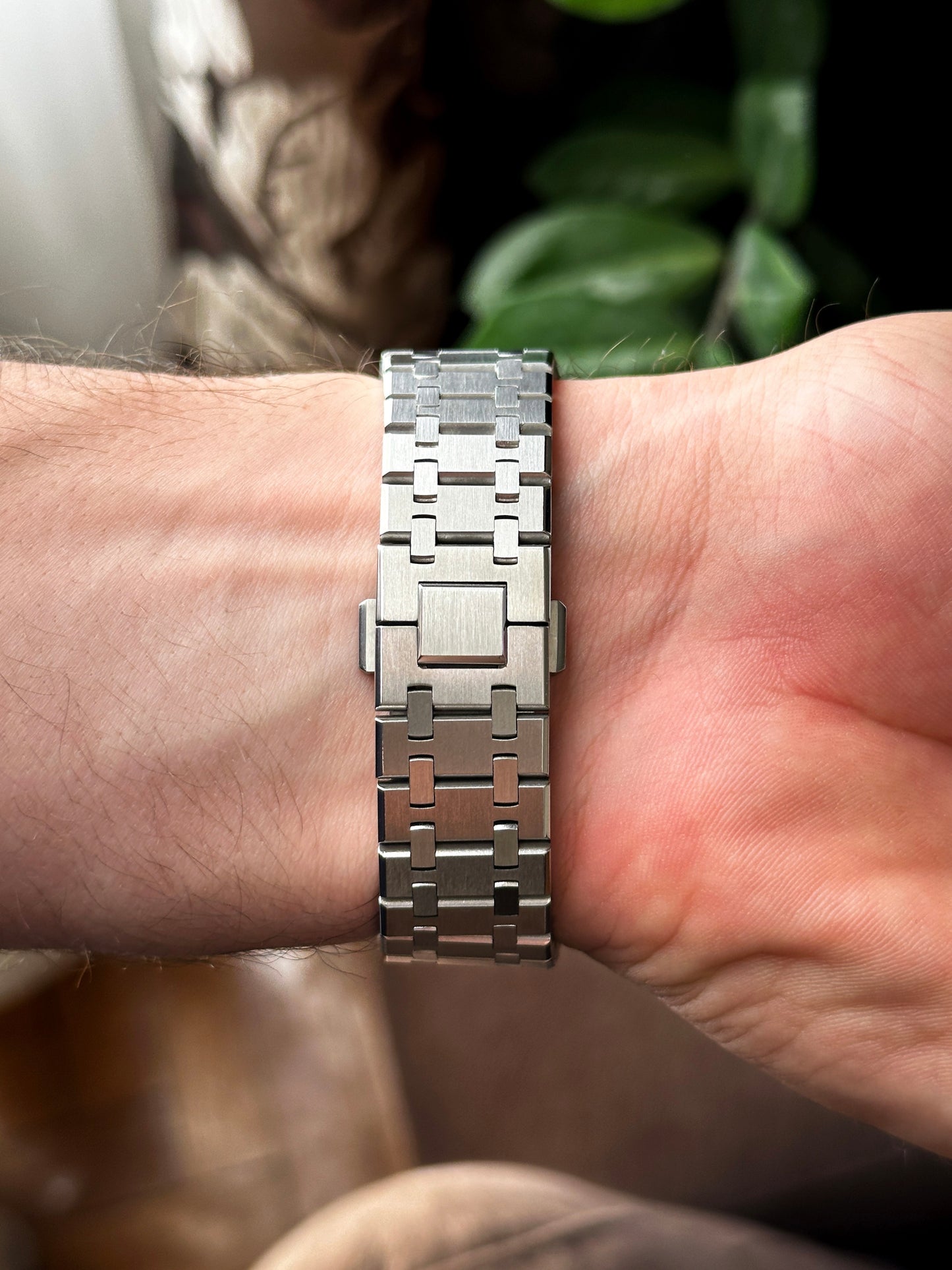 G-SHCOK CasiOak Potpuno srebrna - sa zlatnim brojčanikom sata