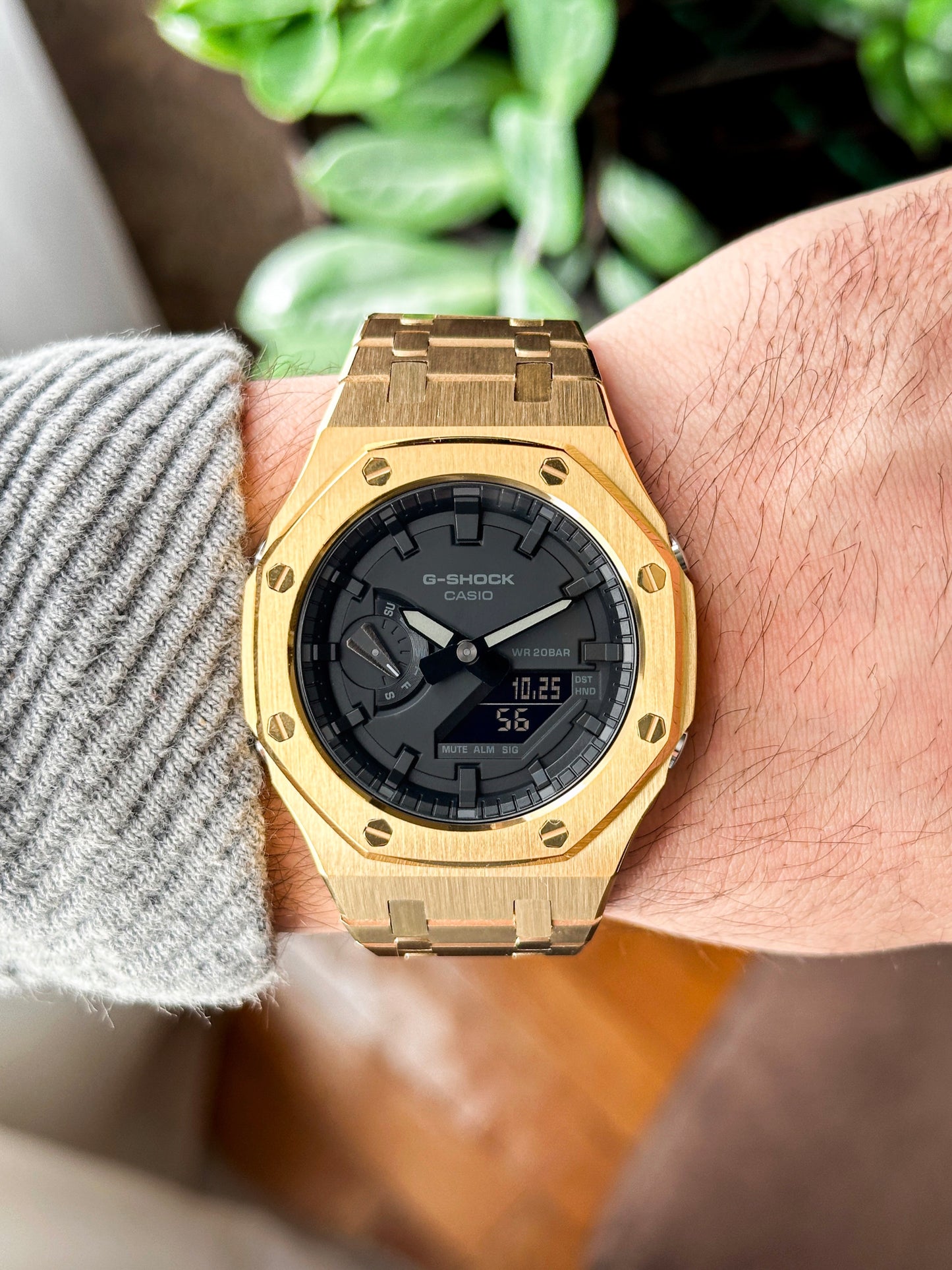 G-SHCOK CasiOak Potpuno zlatan - sa crnim brojčanikom sata