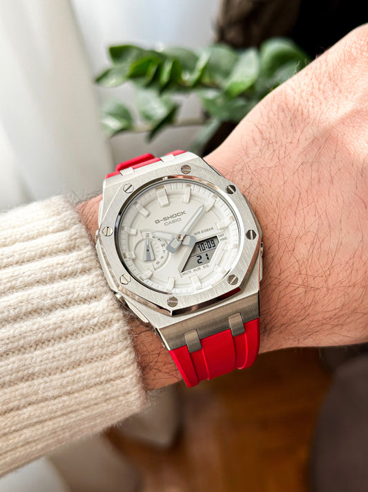 G-SHOCK CasiOak Crveno srebrna - sa belim brojčanikom sata