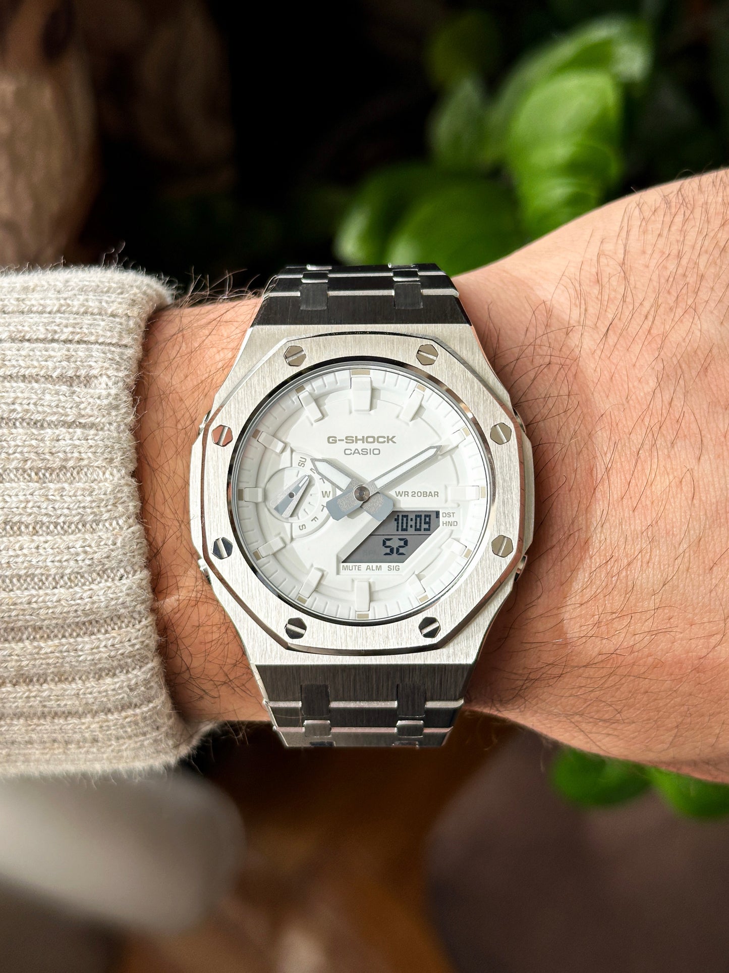 G-SHCOK CasiOak Potpuno srebrna - sa belim brojčanikom sata