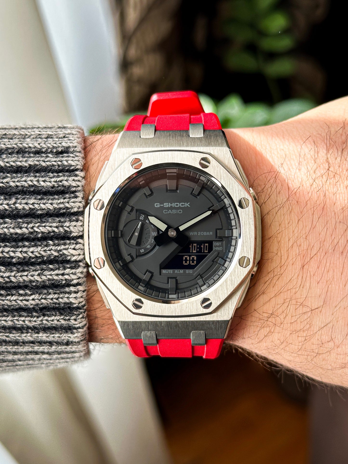 G-SHOCK CasiOak  Crveno srebrna - sa crnim brojčanikom sata