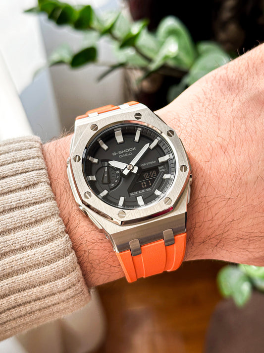 G-SHOCK CasiOak Narandžasto srebrna - sa crno belim brojčanikom sata