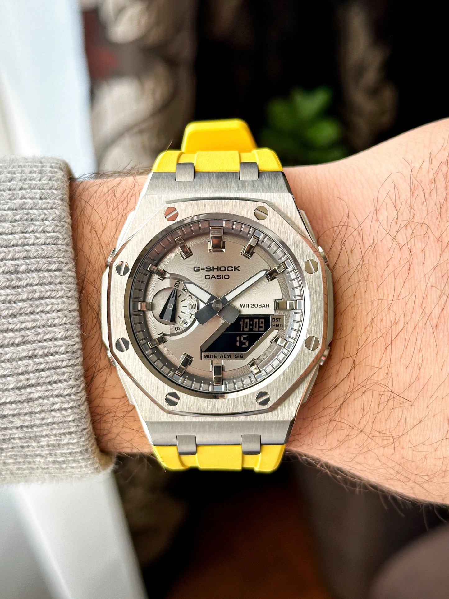 G-SHOCK CasiOak Žuto srebrna - sa srebrnim brojčanikom sata