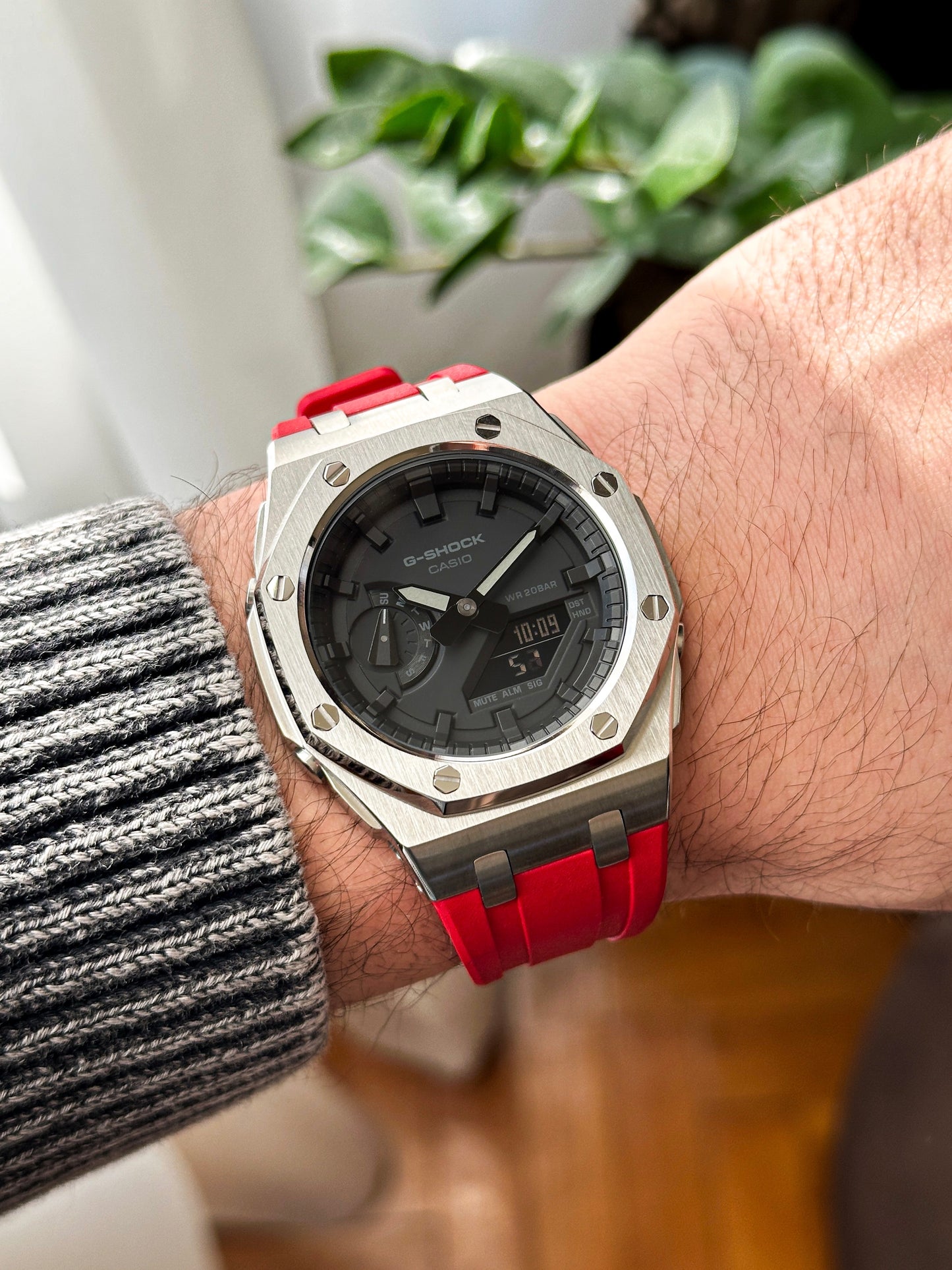 G-SHOCK CasiOak  Crveno srebrna - sa crnim brojčanikom sata