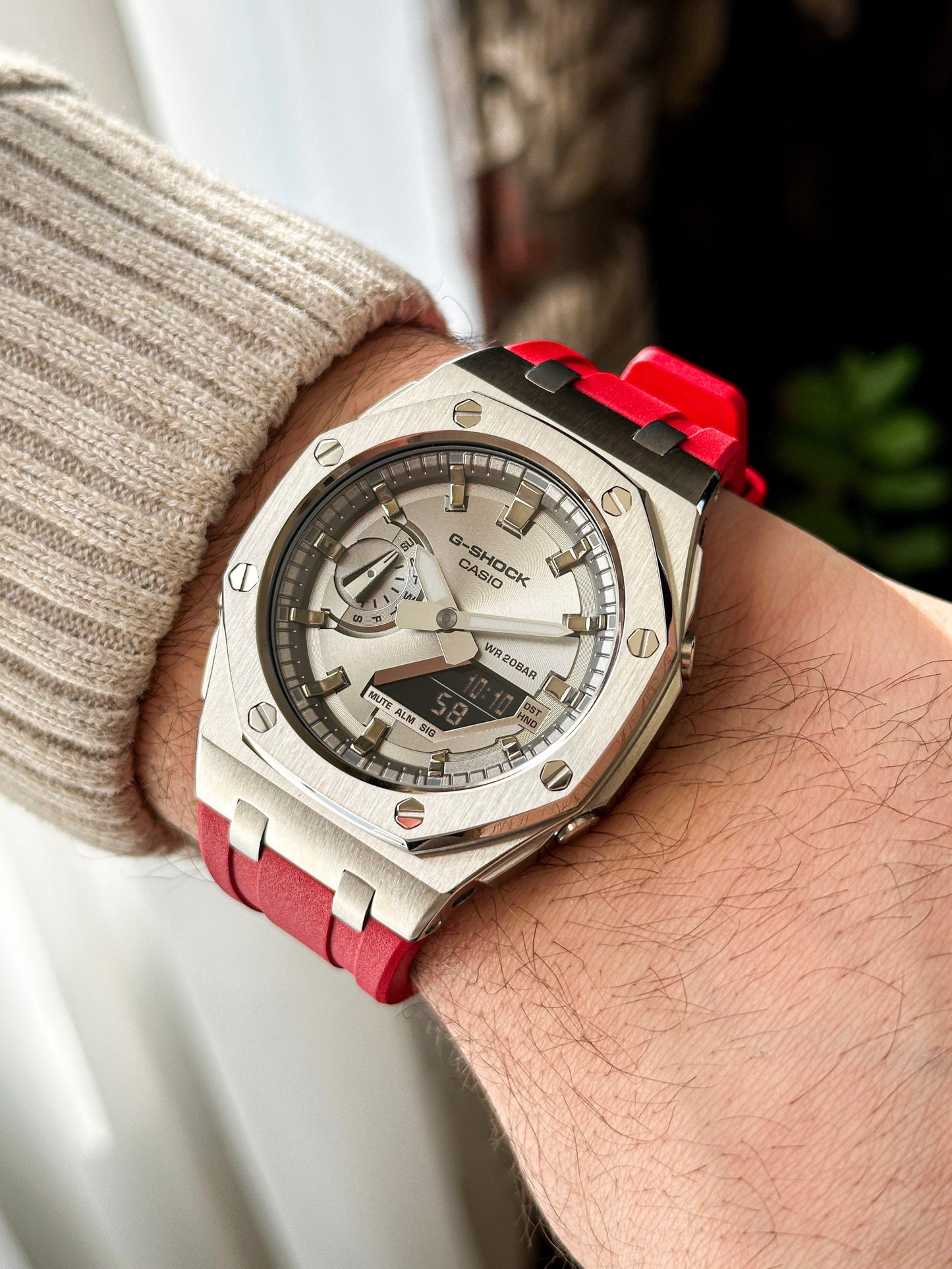 G-SHOCK CasiOak Crveno srebrna - sa srebrnim brojčanikom sata