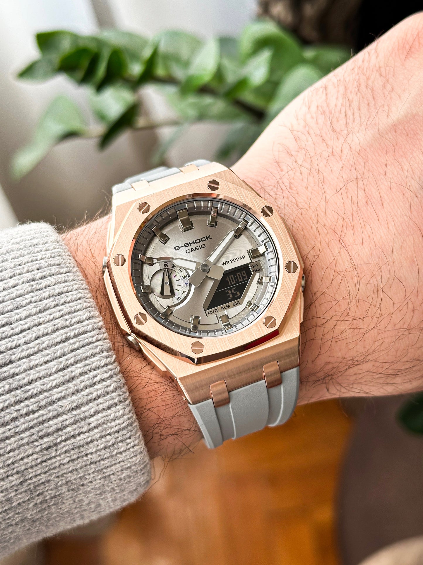 G-SHOCK CasiOak Sivo bronzana - sa srebrnim brojčanikom sata