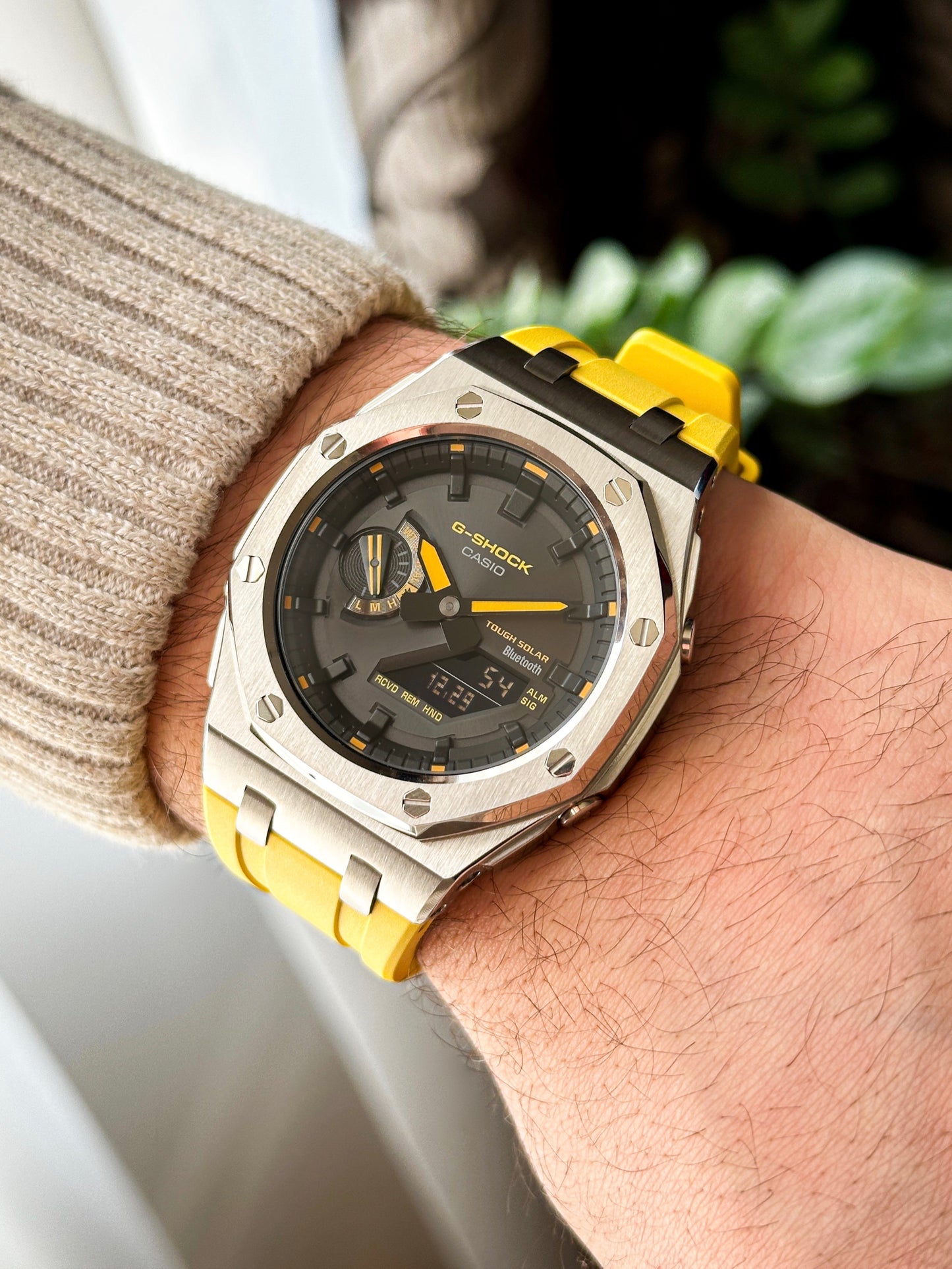 G-SHOCK CasiOak Žuto srebrna - sa crno žutim brojčanikom sata (bt veza)