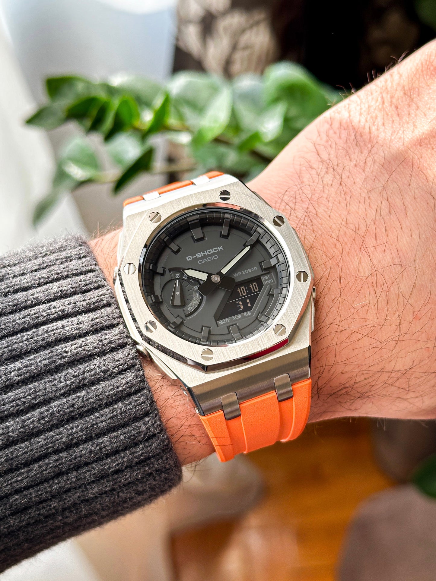 G-SHOCK CasiOak  Narandžasto srebrna - sa crnim brojčanikom sata