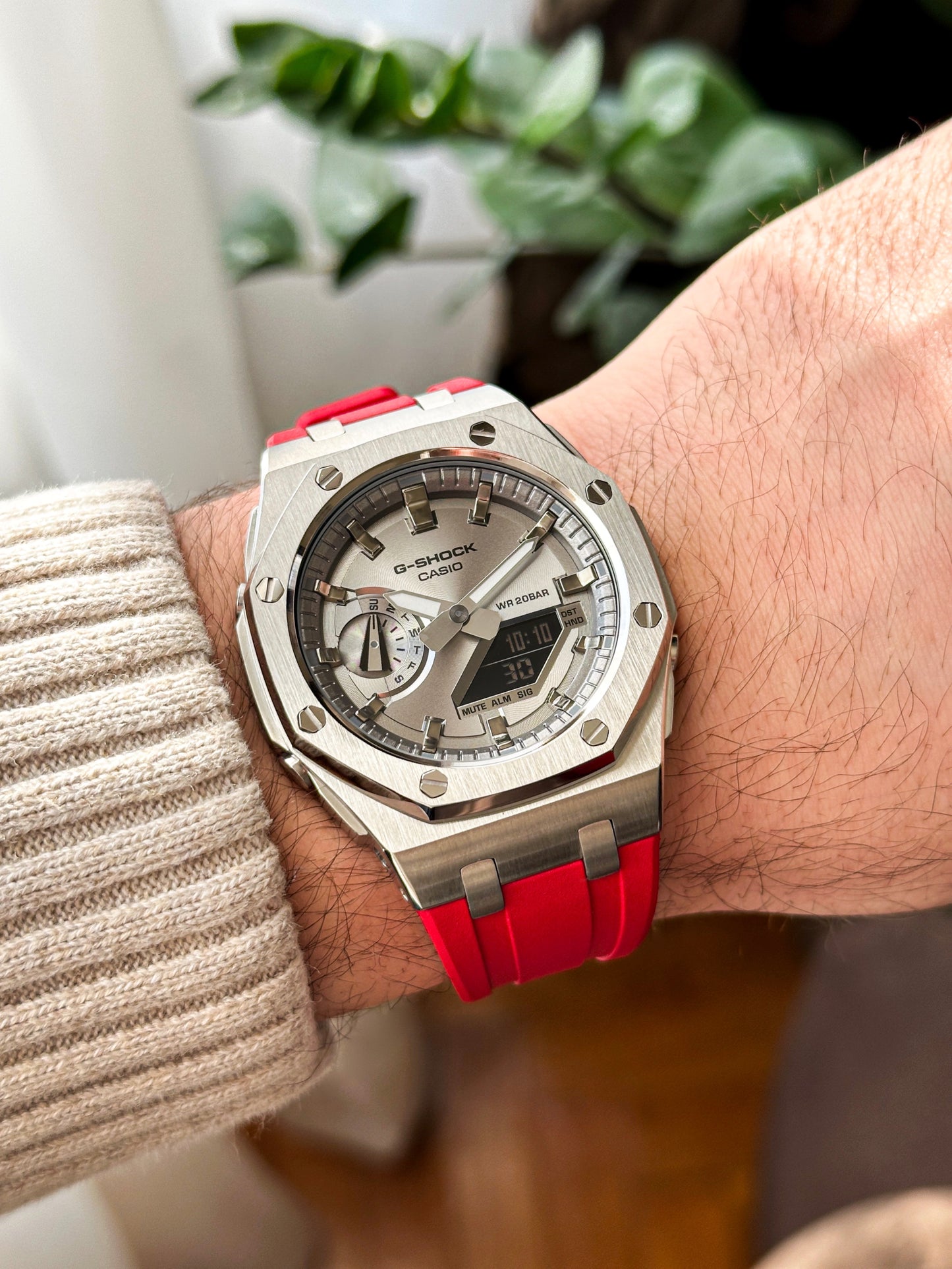 G-SHOCK CasiOak Crveno srebrna - sa srebrnim brojčanikom sata