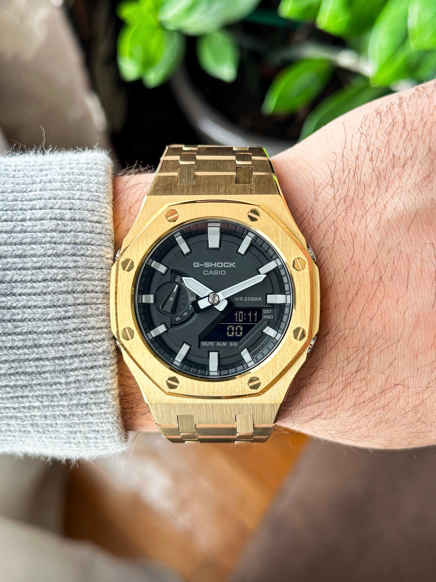 G-SHCOK CasiOak Potpuno zlatan - sa crno belim brojčanikom sata