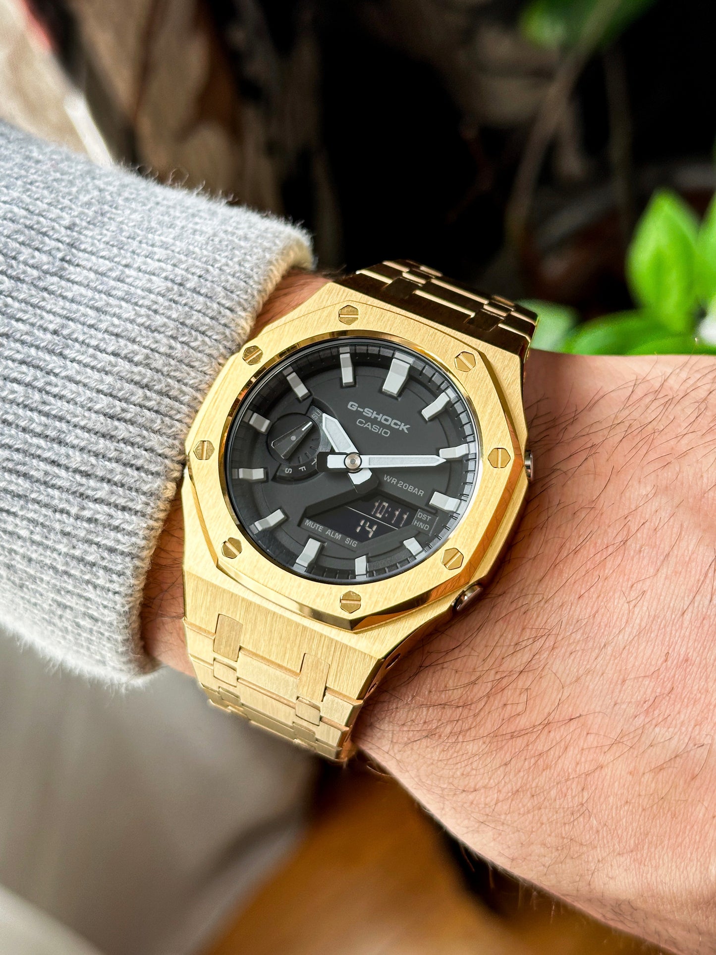 G-SHCOK CasiOak Potpuno zlatan - sa crno belim brojčanikom sata