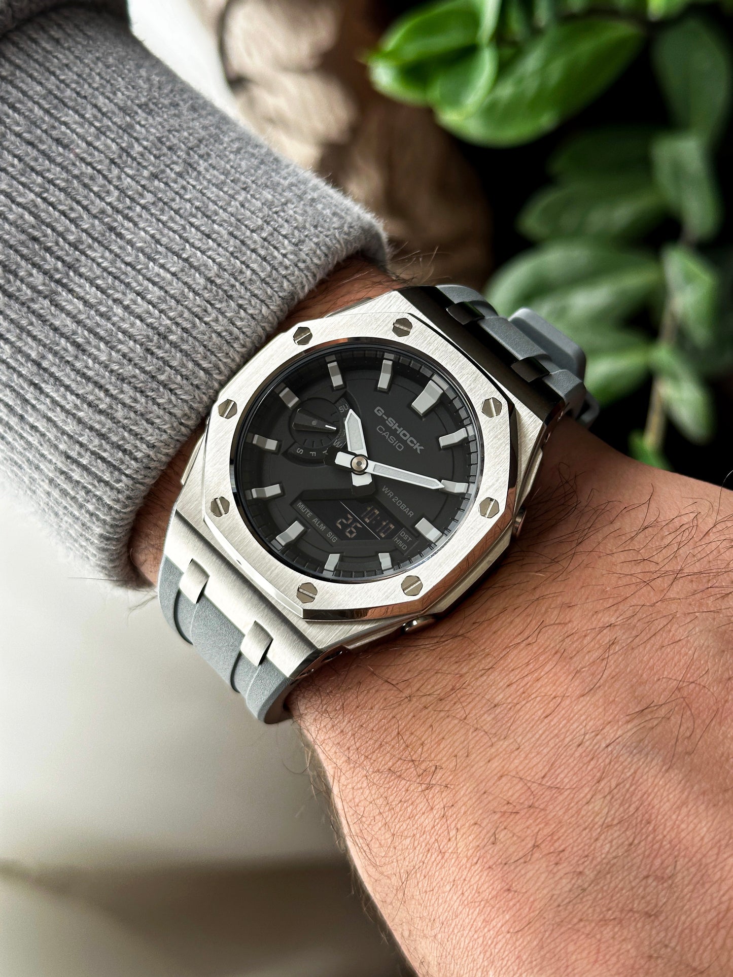 G-SHOCK CasiOak Sivo srebrna - sa crno belim brojčanikom sata