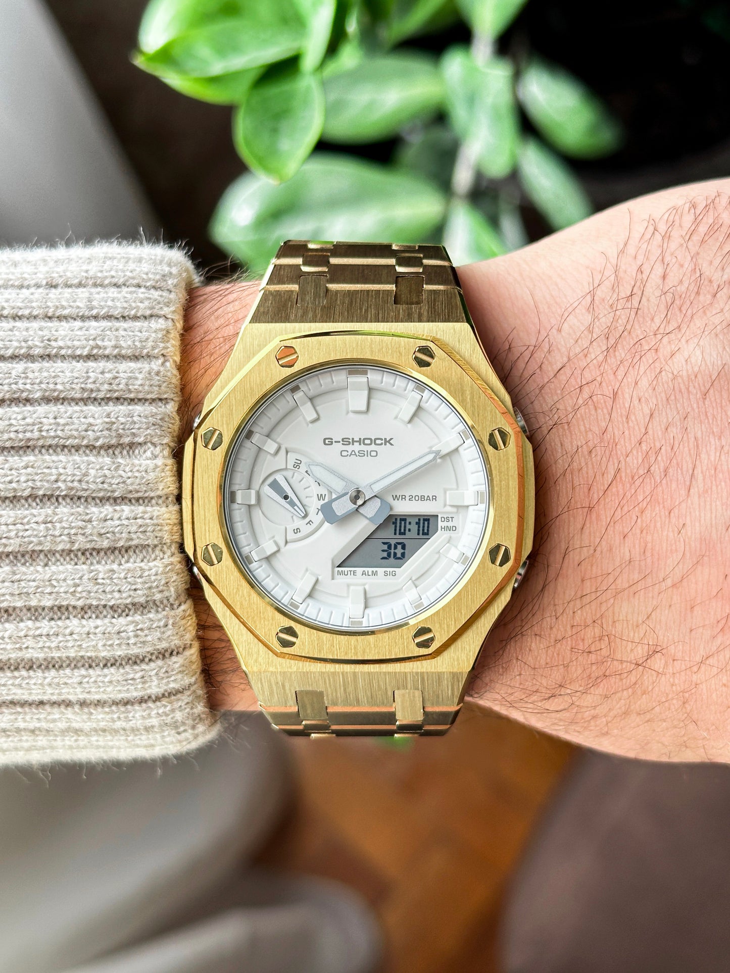 G-SHCOK CasiOak Potpuno zlatan - sa belim brojčanikom sata