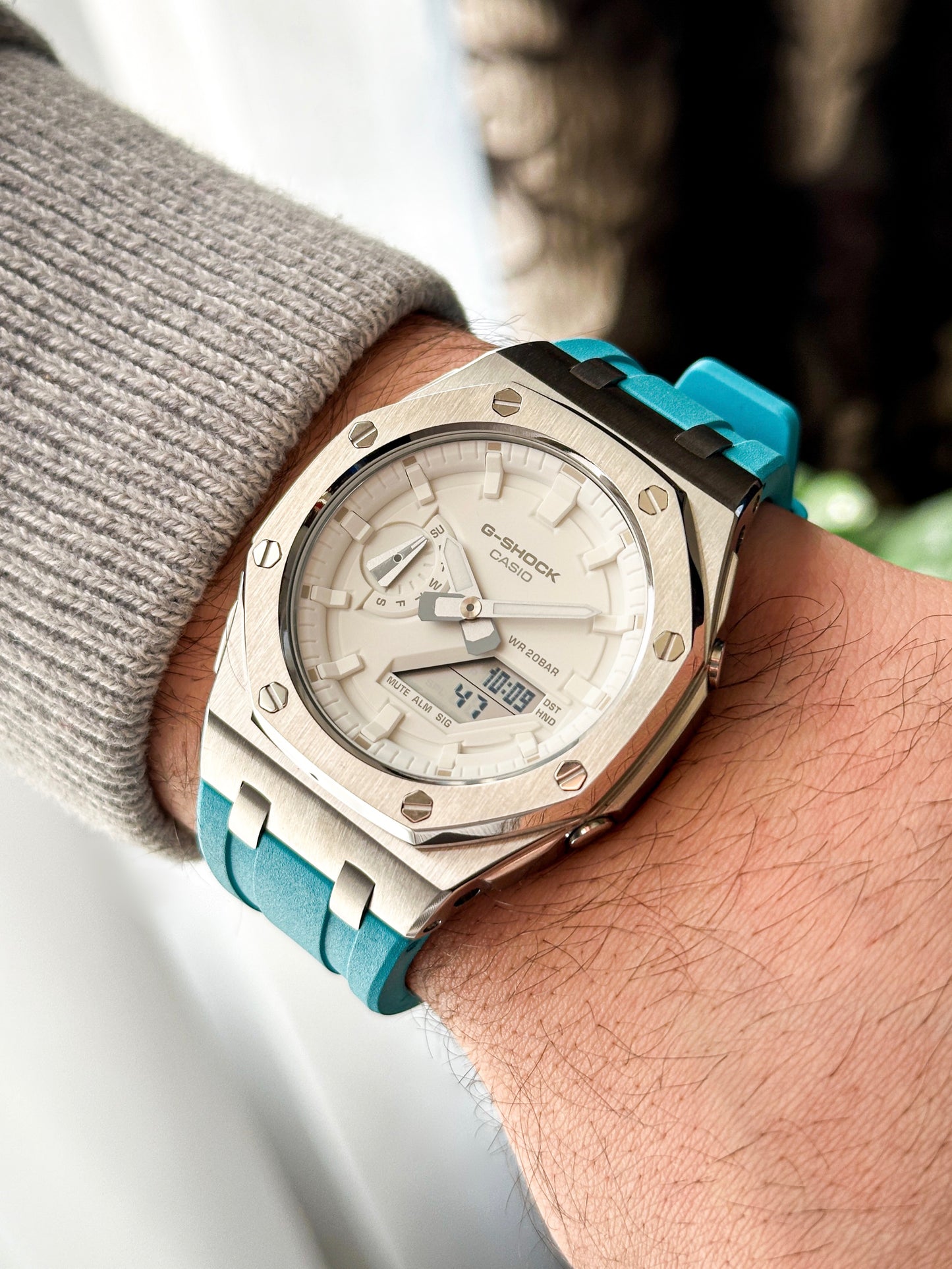 G-SHOCK CasiOak Plavo srebrna - sa belimbrojčanikom sata