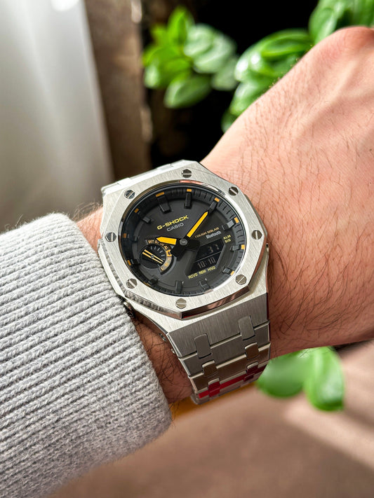 G-SHOCK CasiOak Potpuno srebrna - sa crno žutim brojčanikom sata (bt veza)