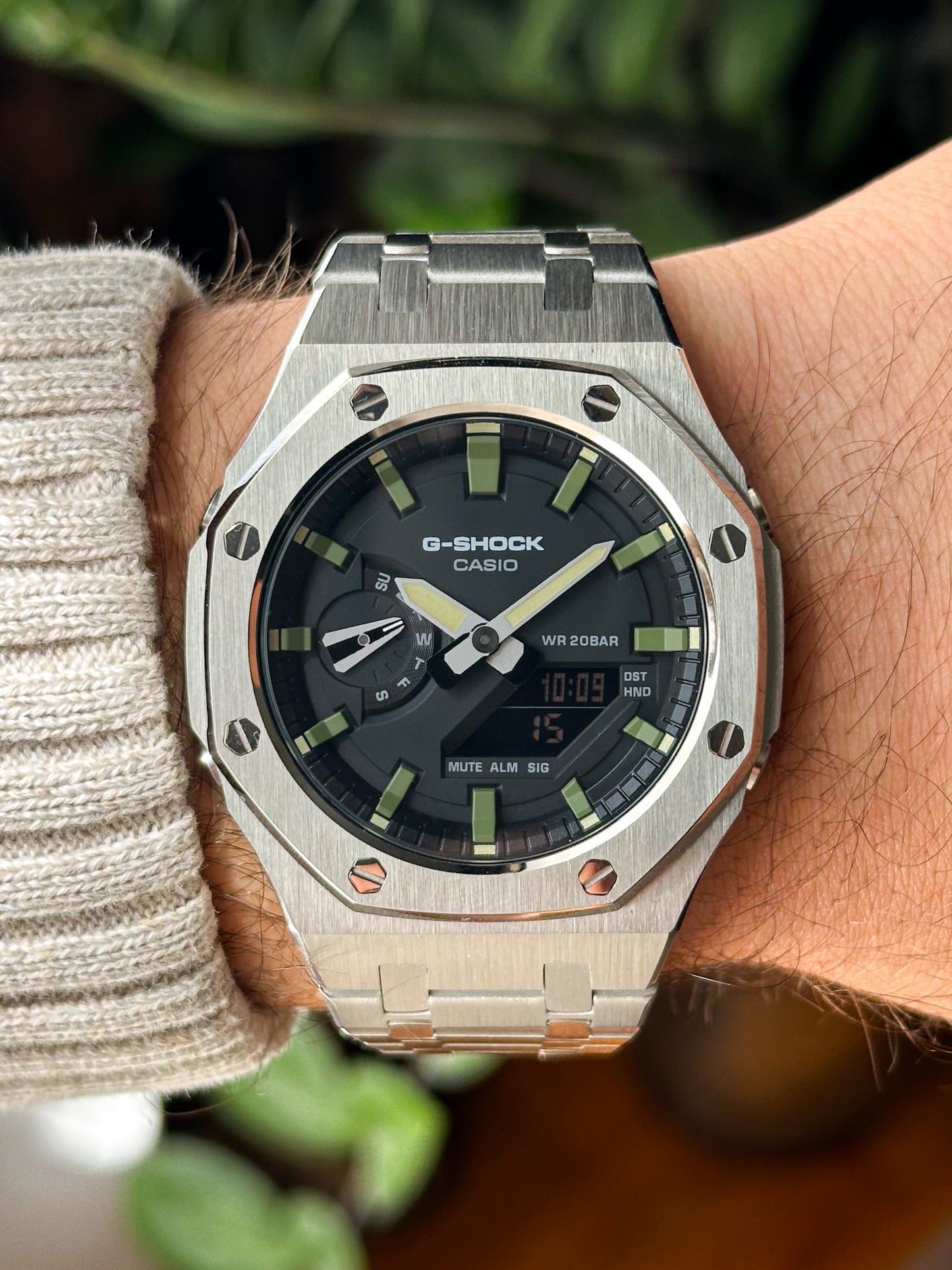 G-SHOCK CasiOak Potpuno srebrna - sa crno zelenim brojčanikom sata