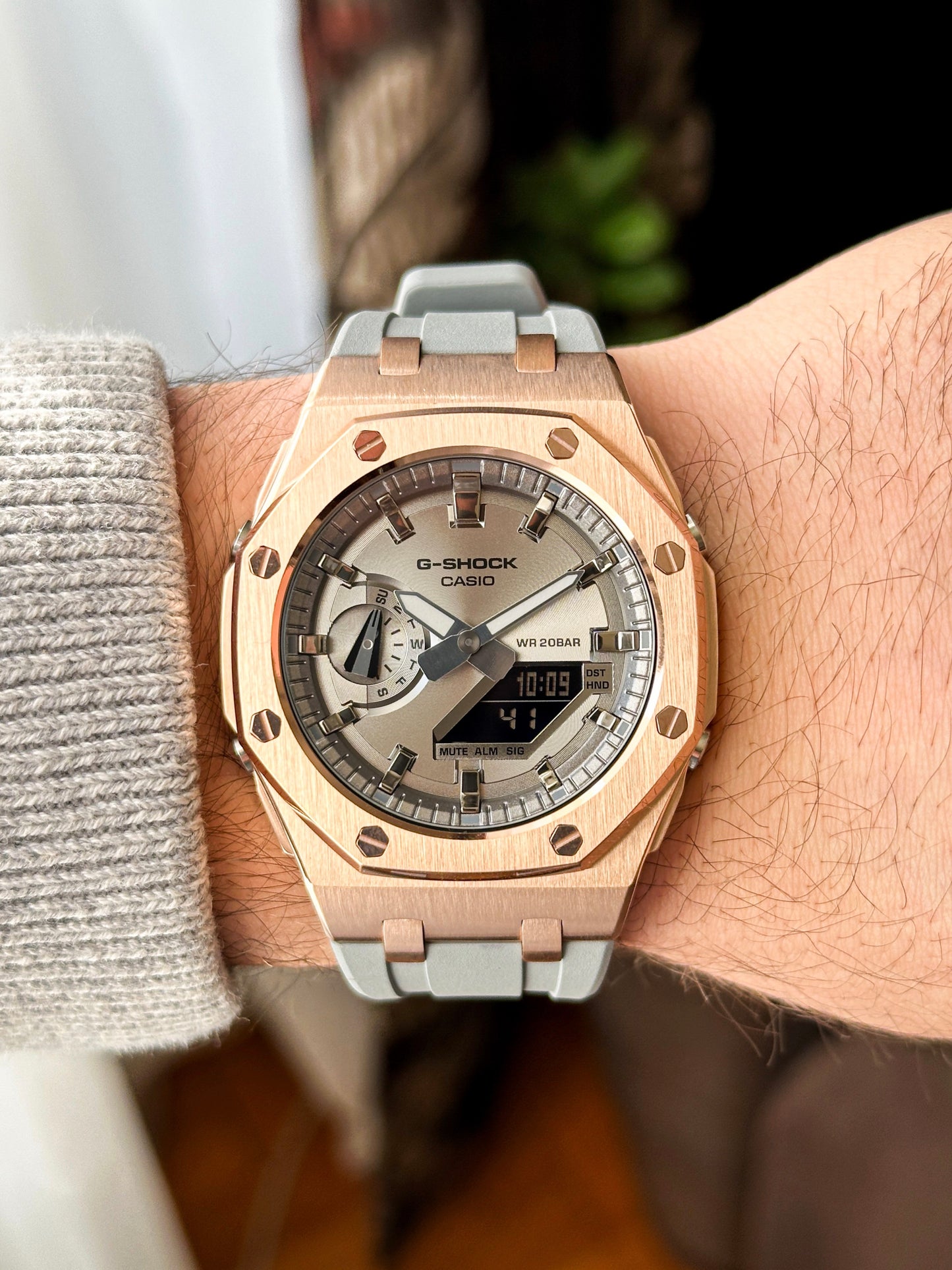 G-SHOCK CasiOak Sivo bronzana - sa srebrnim brojčanikom sata