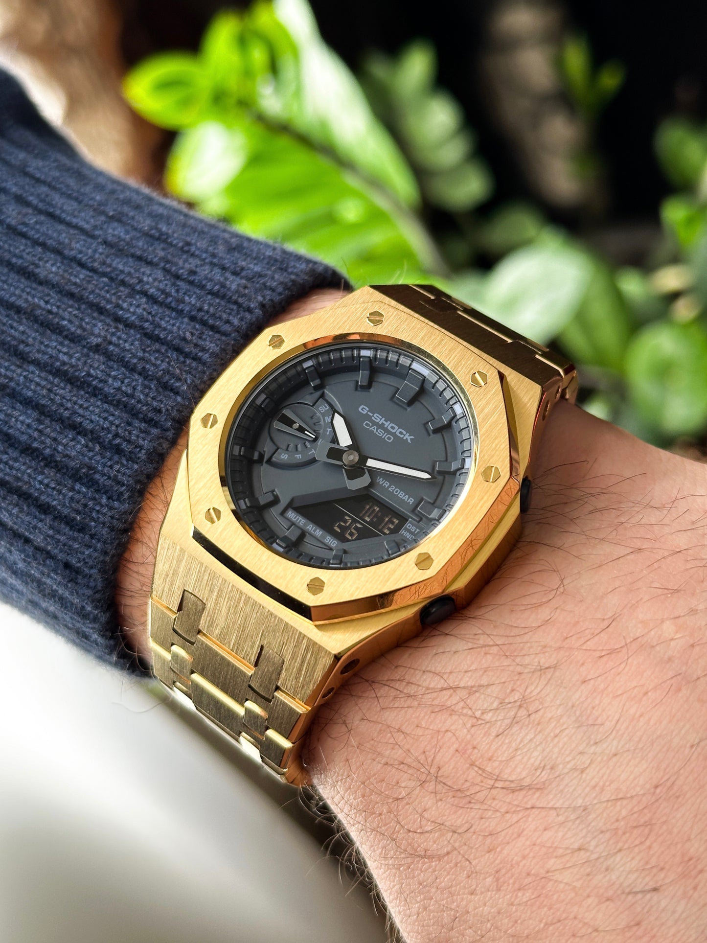 G-SHOCK CasiOak Potpuno zlatna - sa teget brojčanikom sata