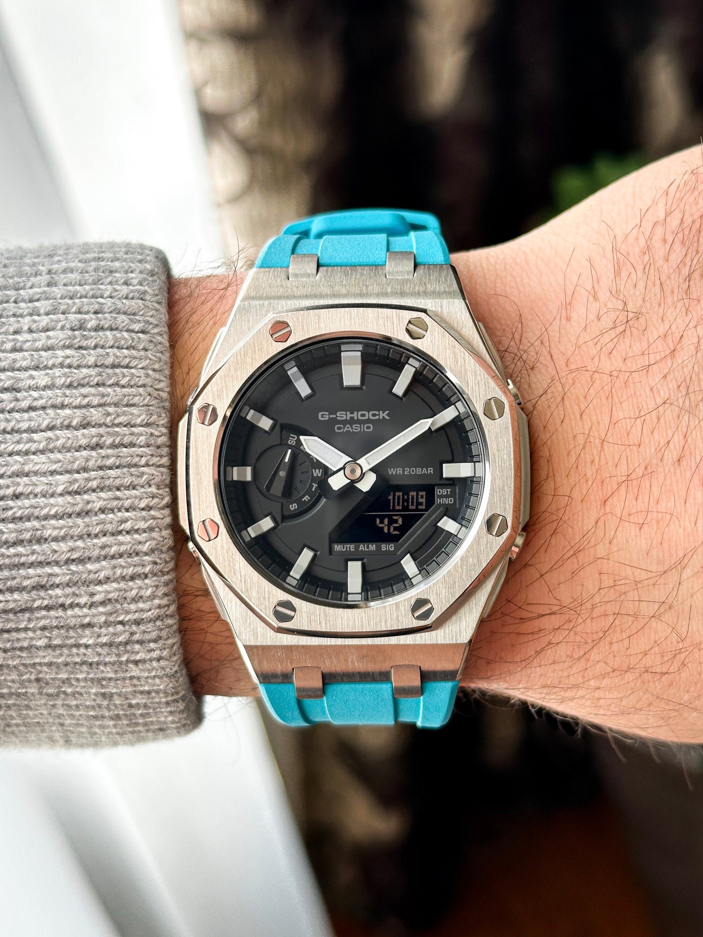 G-SHOCK CasiOak Plavo srebrna - sa crno belim brojčanikom sata