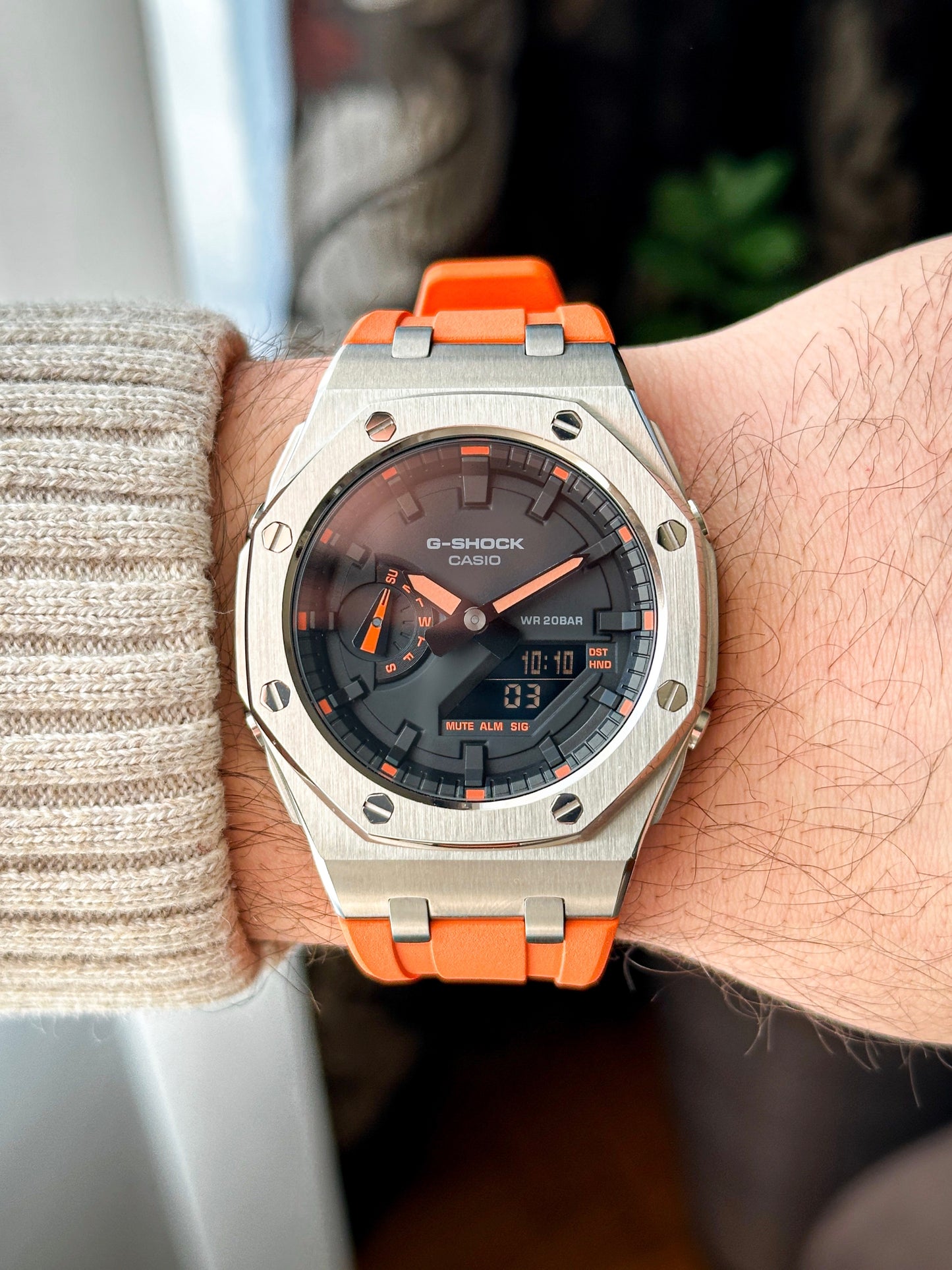 G-SHOCK CasiOak Narandžasto srebrna - sa crno narandžastim brojčanikom sata