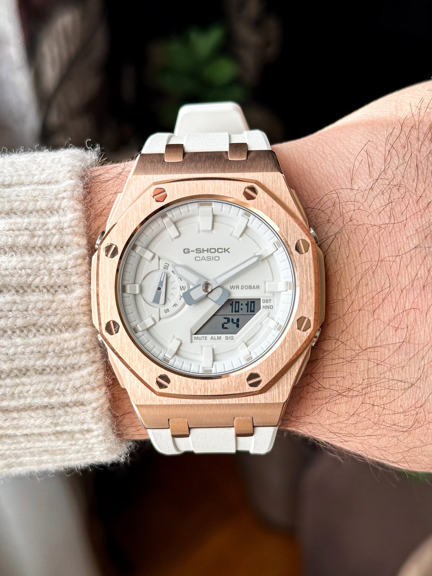 G-SHOCK CasiOak Belo bronzana - sa belim brojčanikom sata