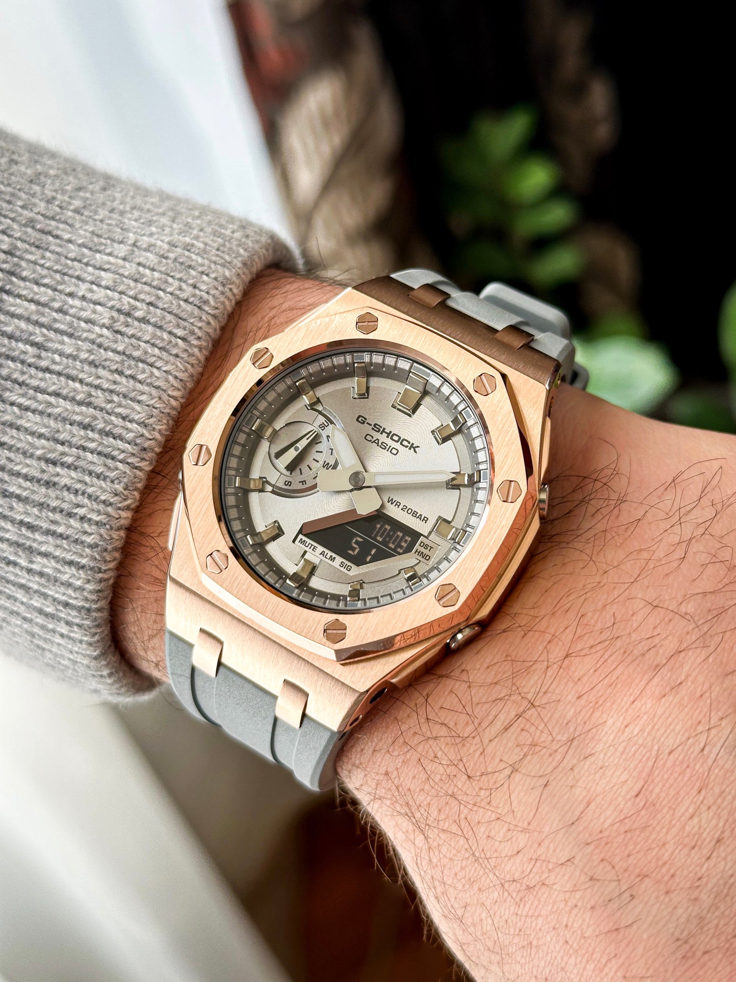 G-SHOCK CasiOak Sivo bronzana - sa srebrnim brojčanikom sata