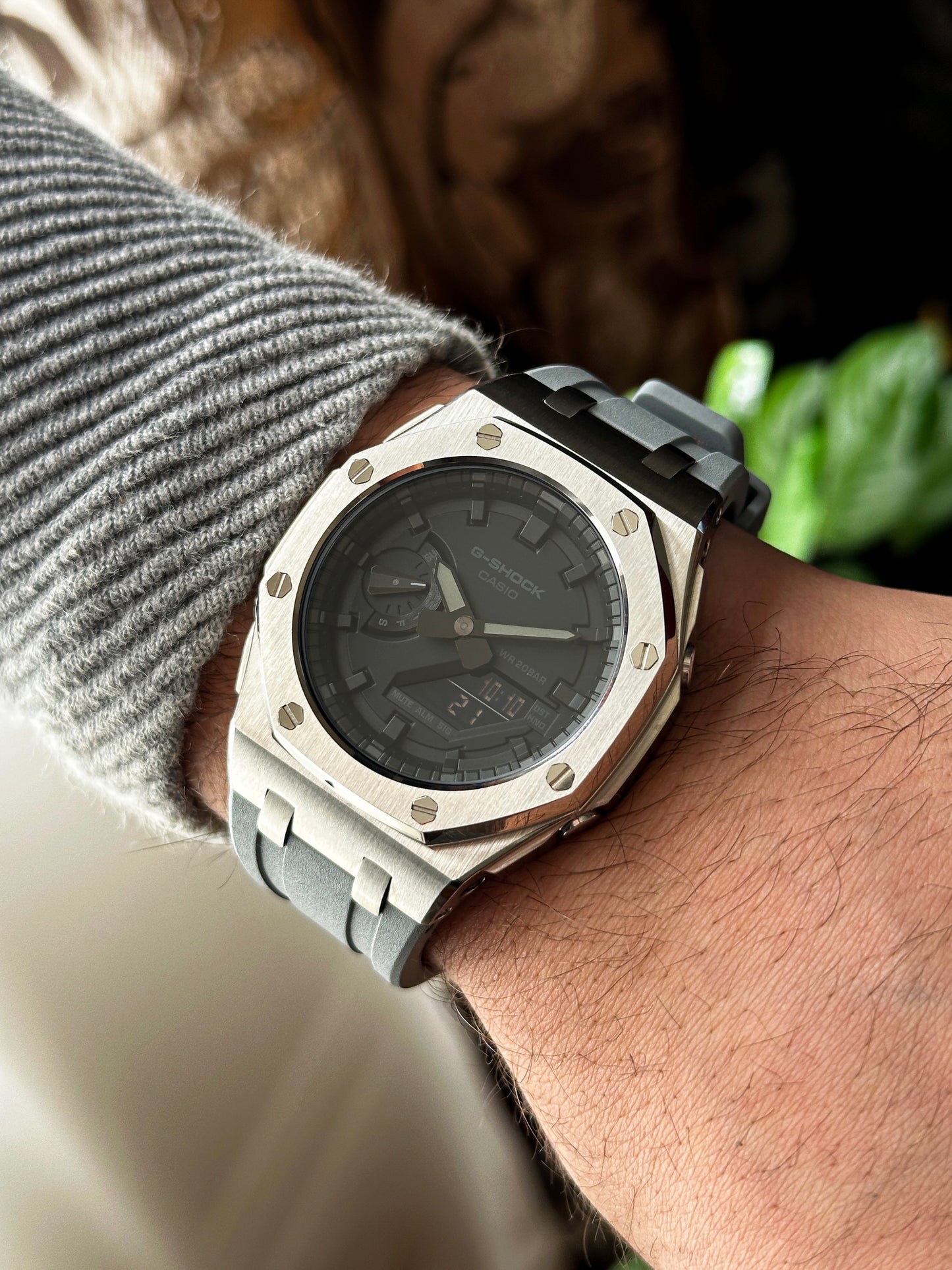 G-SHOCK CasiOak Sivo srebrna - sa crnim brojčanikom sata