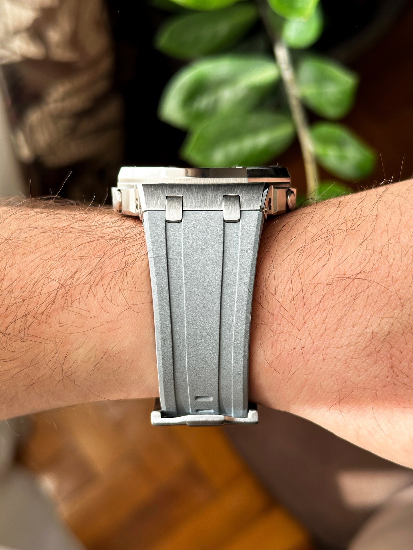 G-SHOCK CasiOak Sivo srebrna - sa srebrnim brojčanikom sata