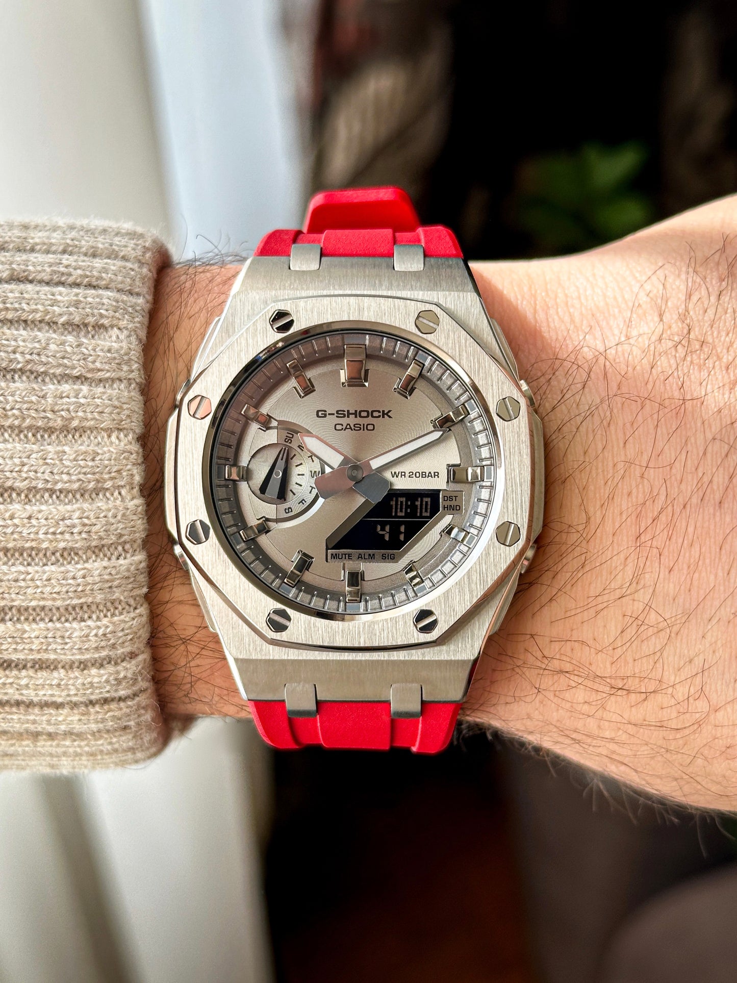 G-SHOCK CasiOak Crveno srebrna - sa srebrnim brojčanikom sata