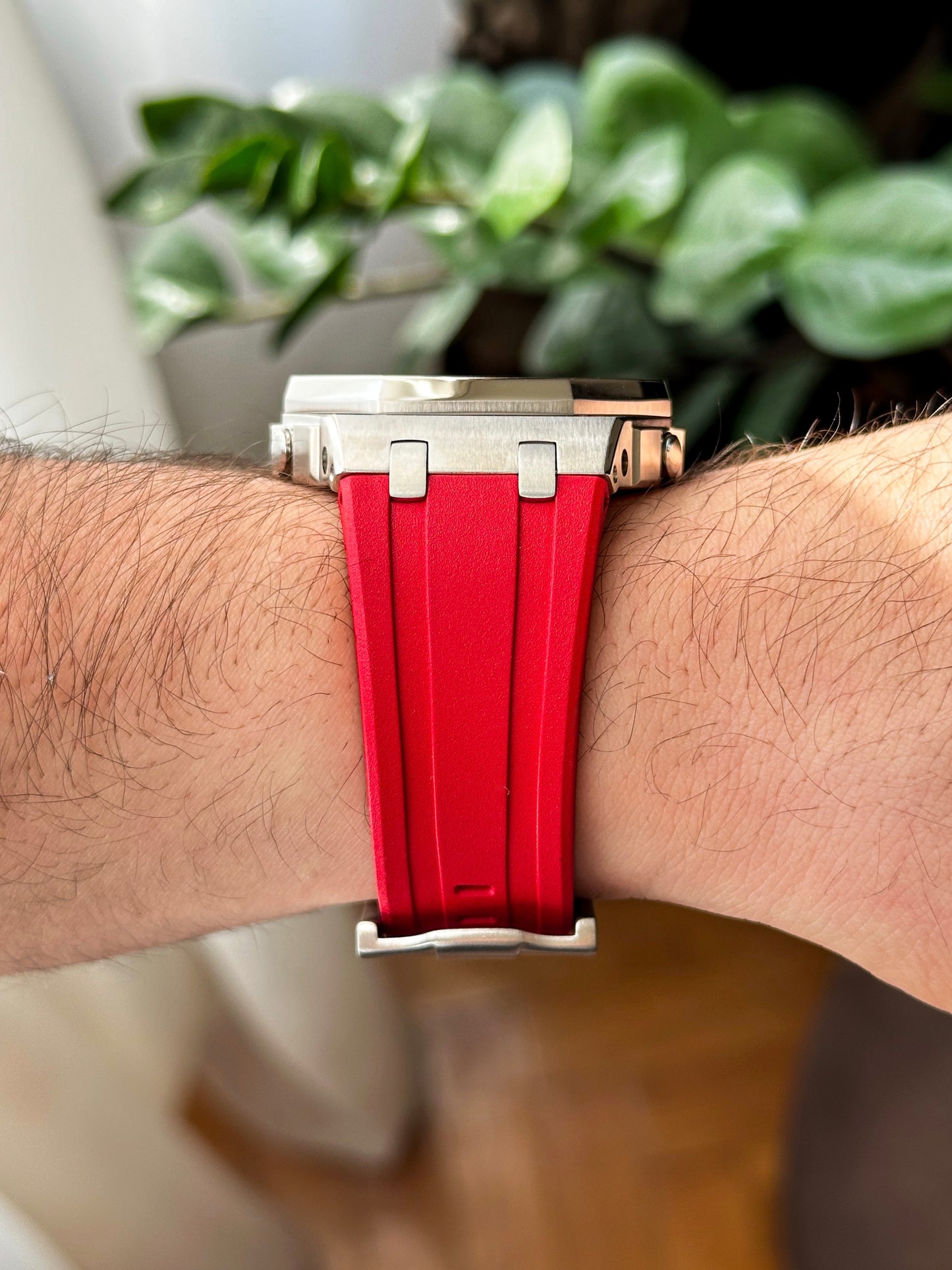 G-SHOCK CasiOak Crveno srebrna - sa belim brojčanikom sata