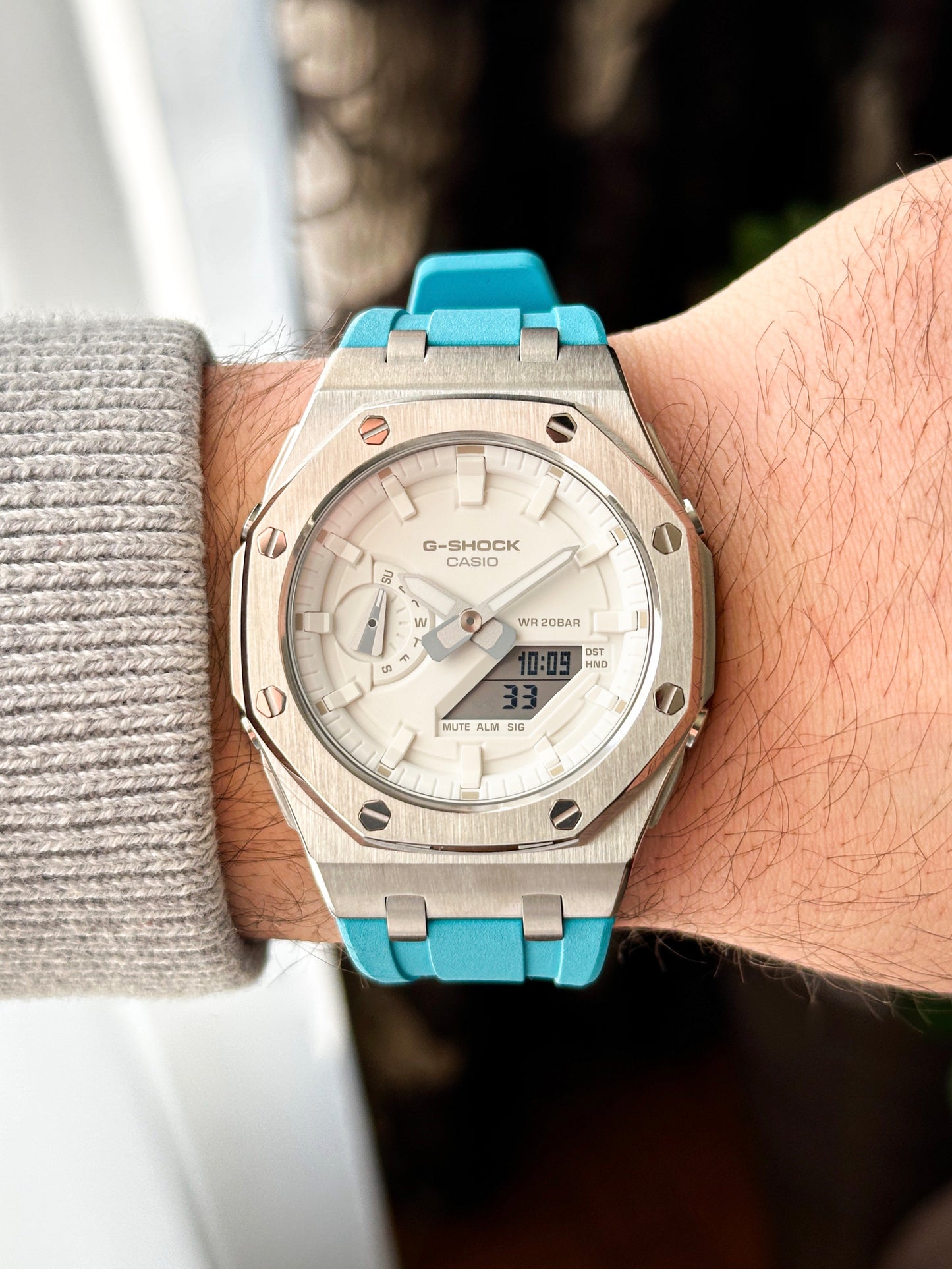 G-SHOCK CasiOak Plavo srebrna - sa belimbrojčanikom sata