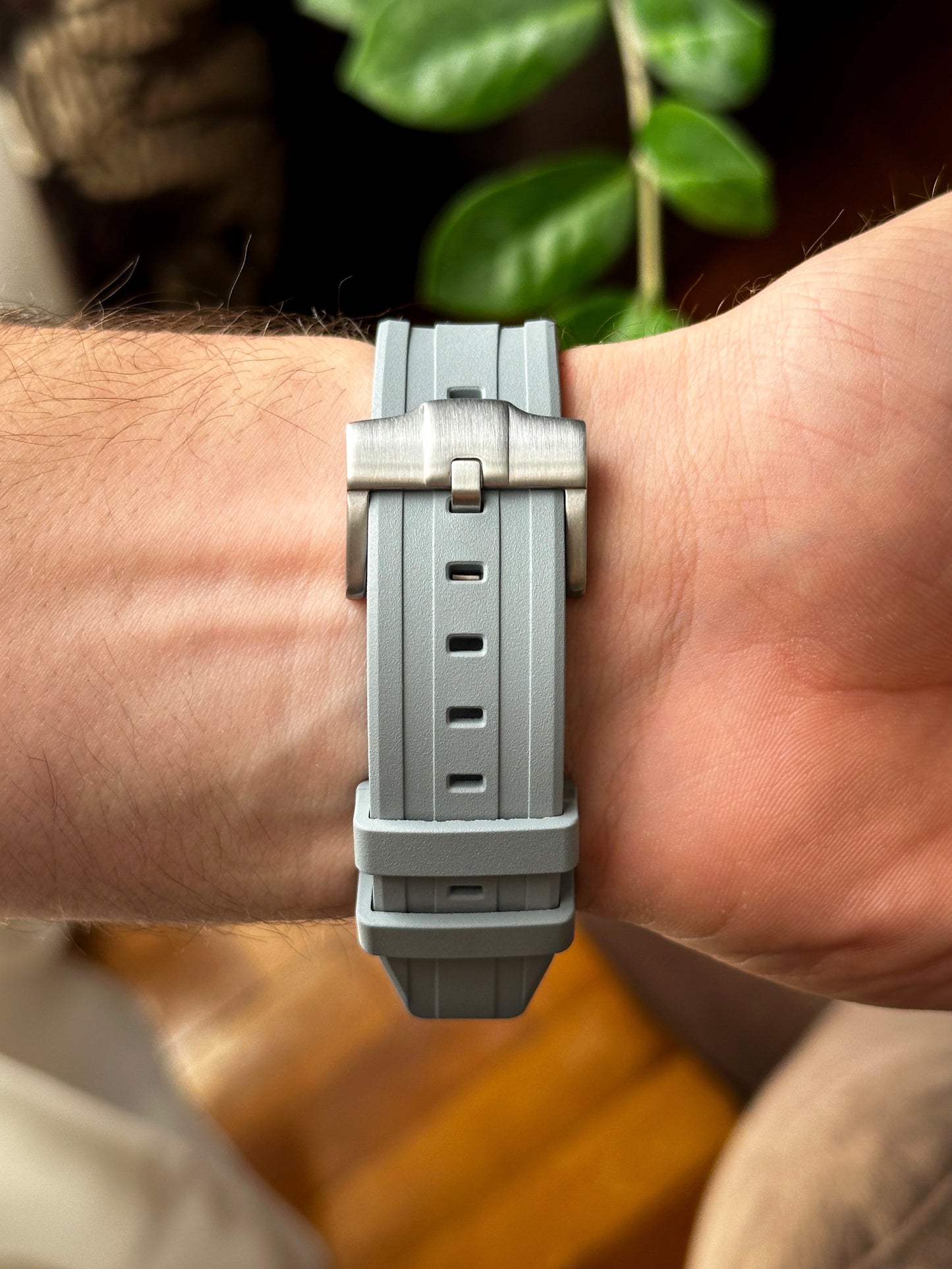 G-SHOCK CasiOak Sivo srebrna - sa crno belim brojčanikom sata