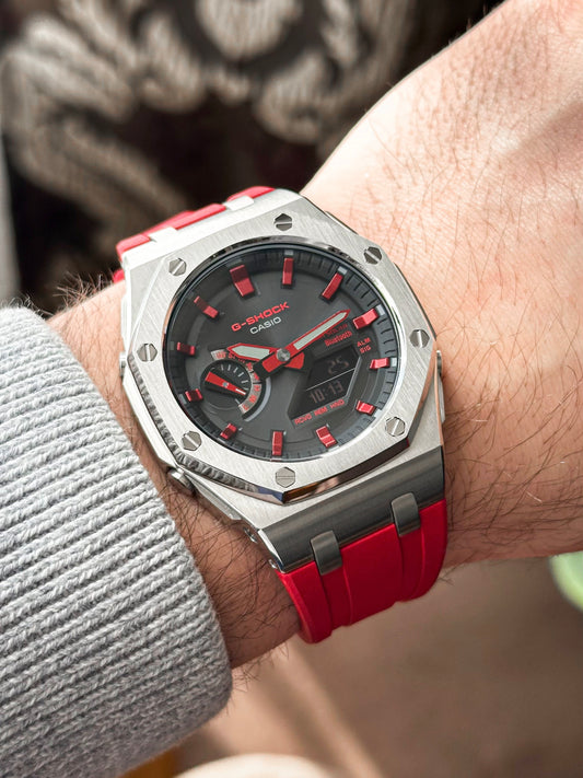 G-SHOCK CasiOak Crveno Srebrna - sa crno crvenim brojčanikom sata (bt veza)