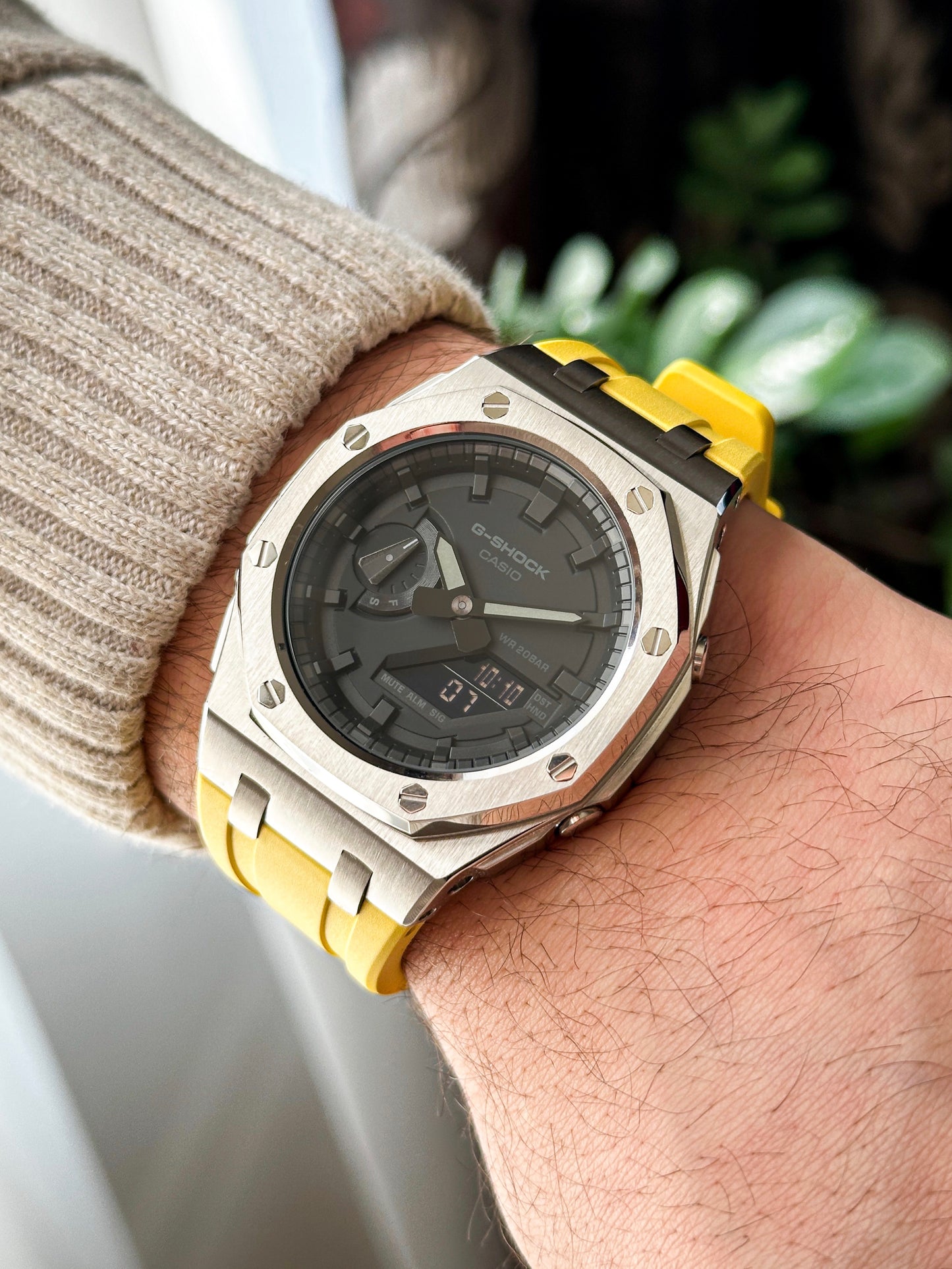 G-SHOCK CasiOak  Žuto srebrna - sa crnim brojčanikom sata