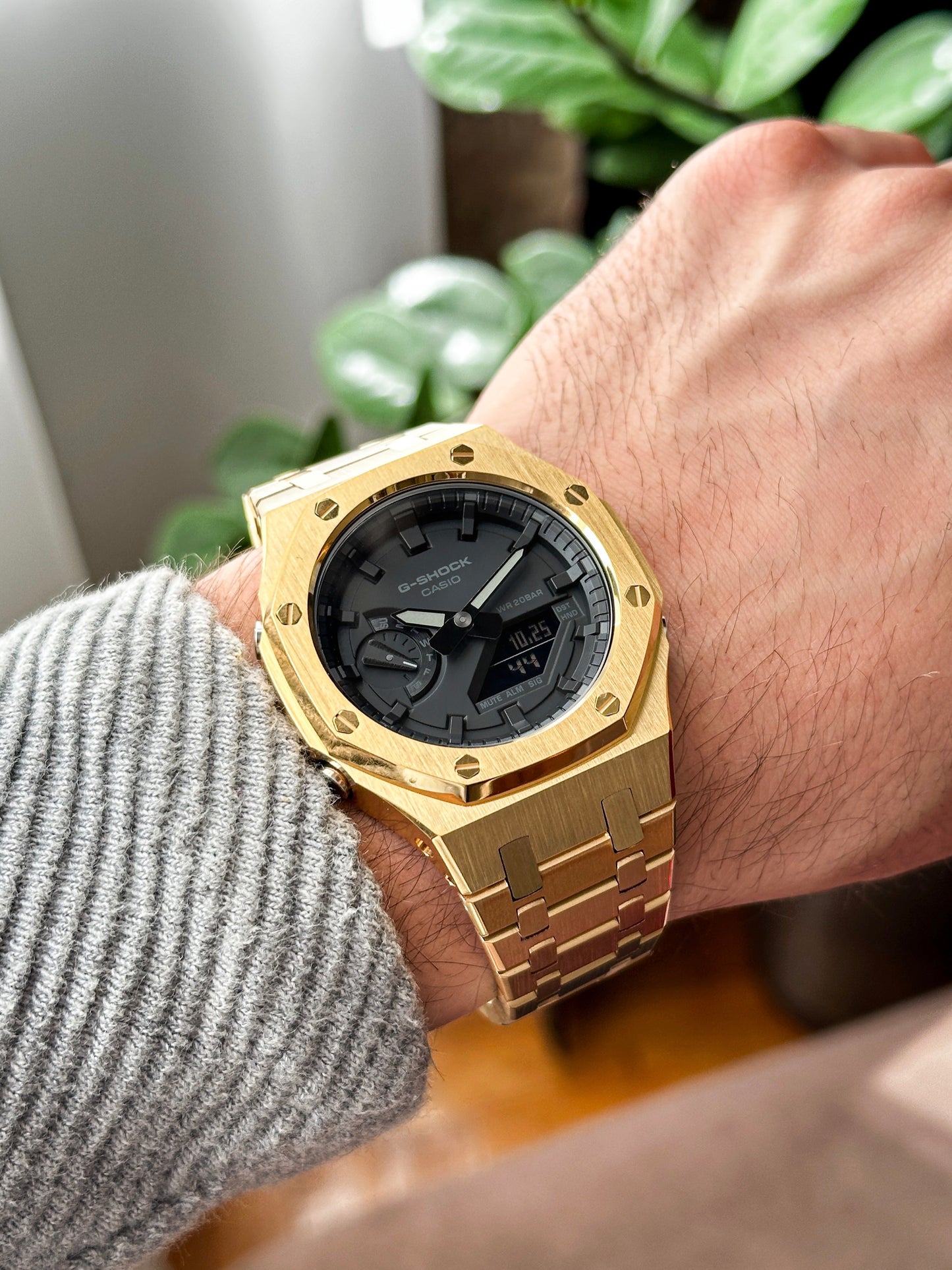 G-SHCOK CasiOak Potpuno zlatan - sa crnim brojčanikom sata