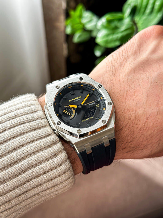 G-SHOCK CasiOak Crno srebrna - sa crno žutim brojčanikom sata (bt veza)